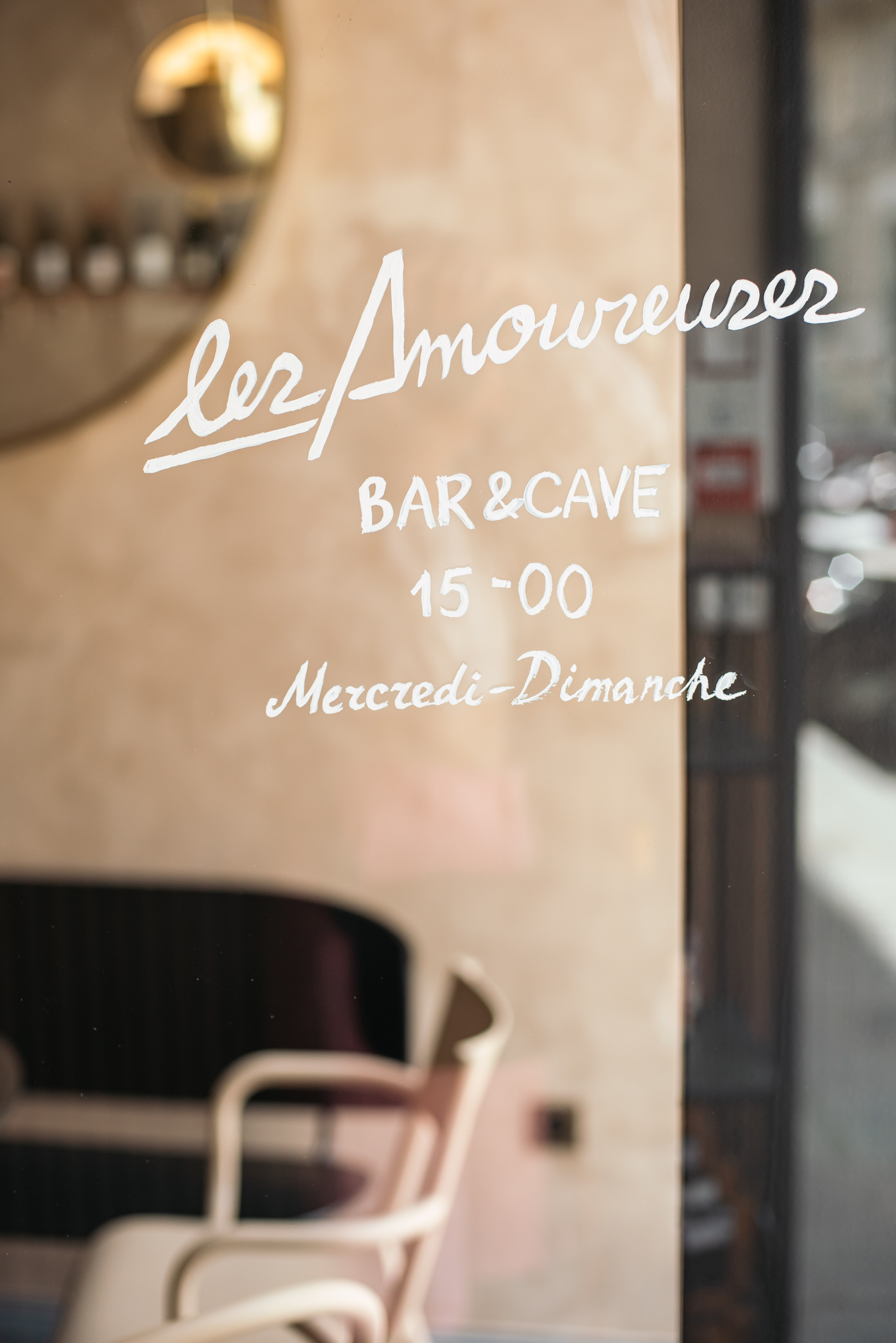 Les Amoureuses bar a vin. Ksenia Marchand/ Lifestyle photographer in Paris