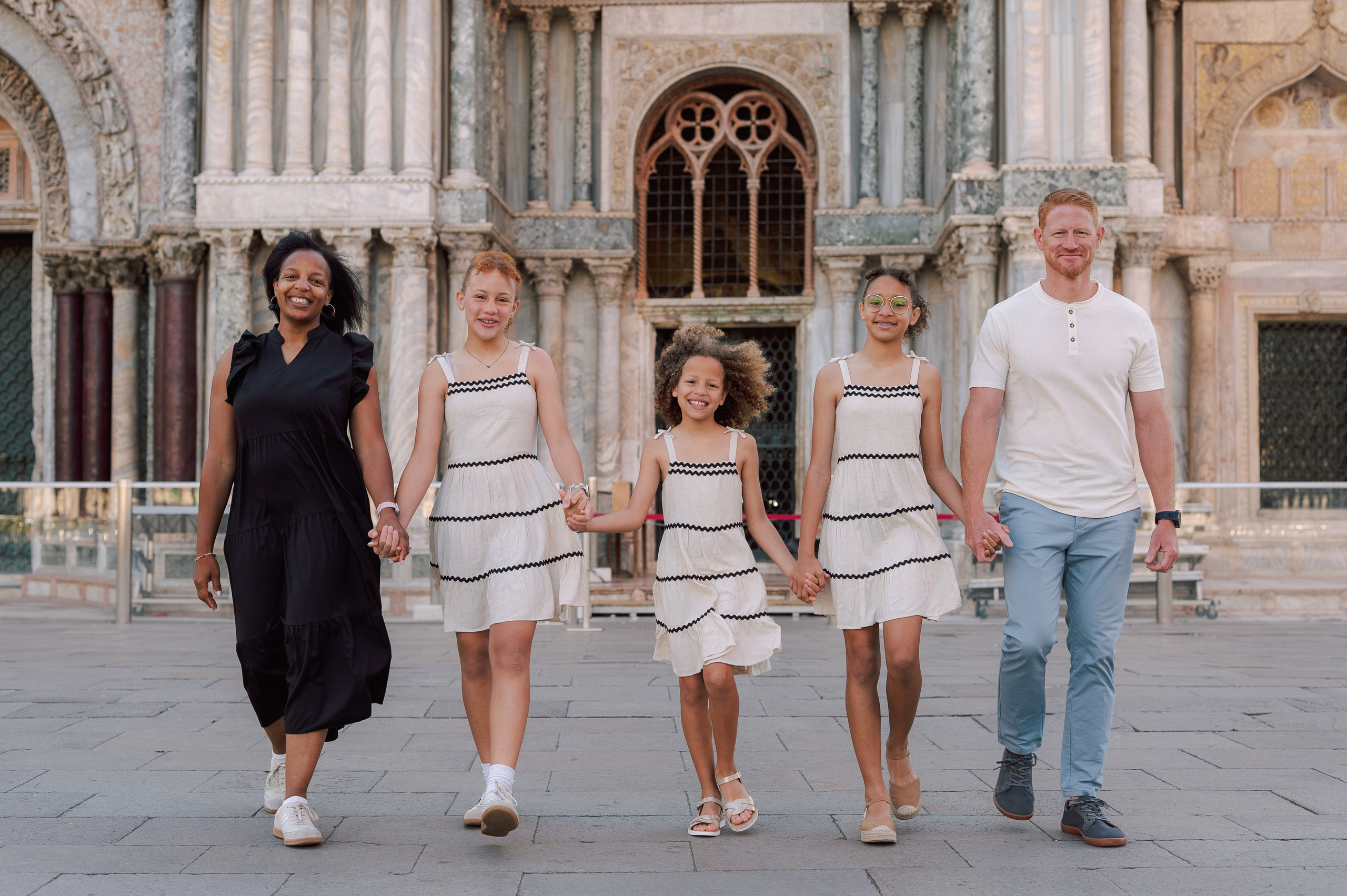 Eliza, Elena, Elliana, Teresa and Brad. Photographer in Venice Anna Terzi