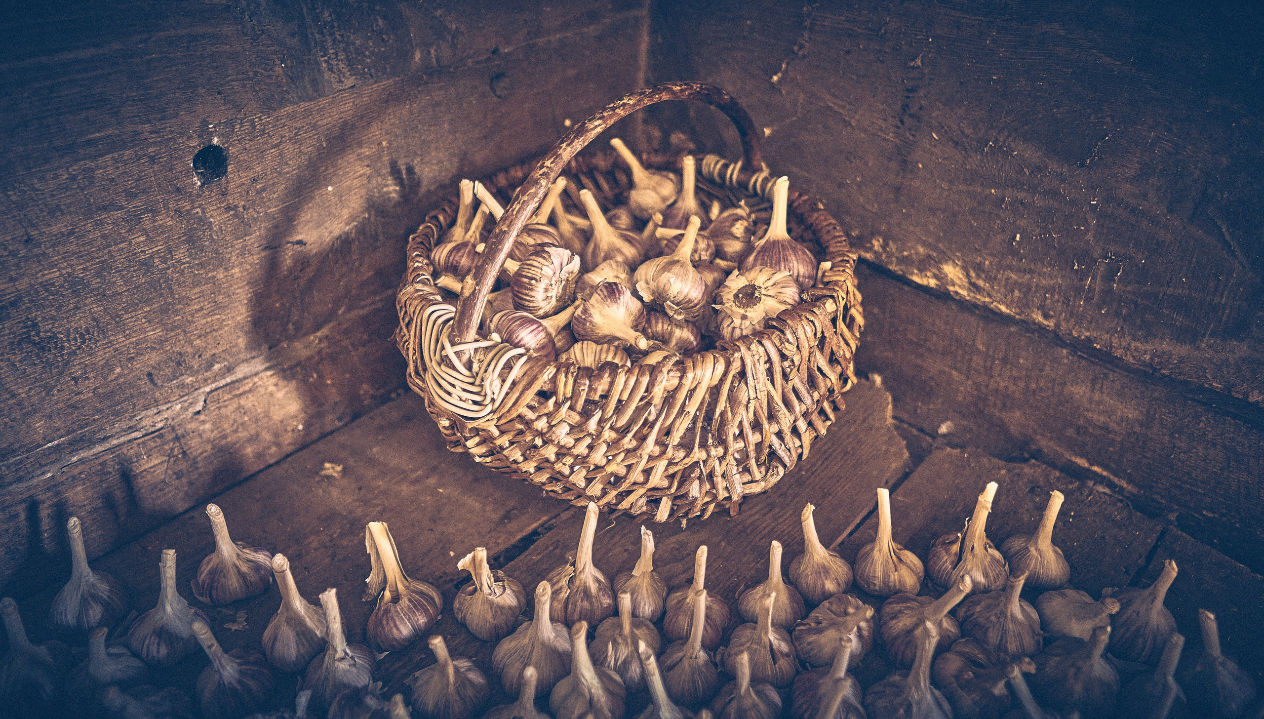 Andriej Szypiłow - Fotograf i Wideograf - Reportaż artystyczny - wizyta rodzinna in the middle of nowhere. Zabita dechami wieś na granicy Białorusi i Polski.