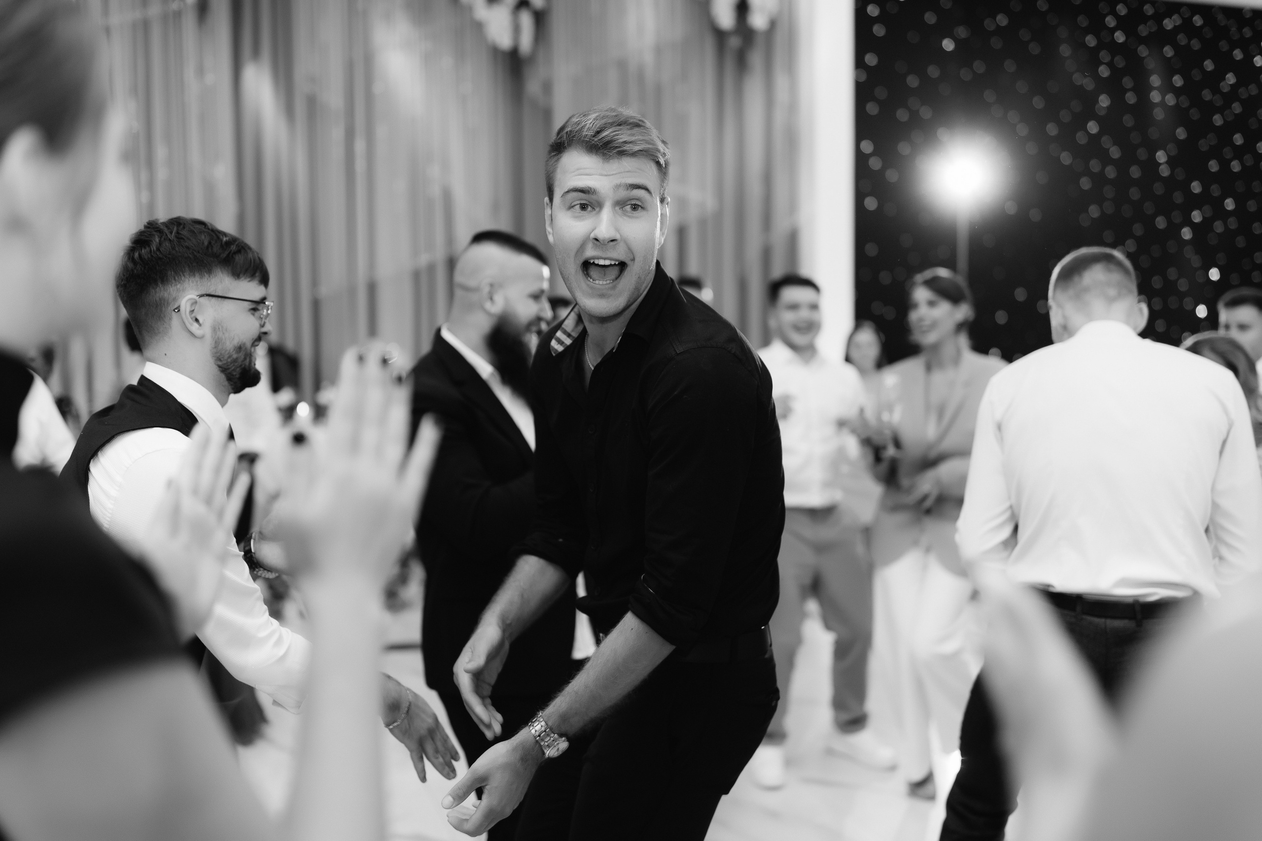 Atingerea e Dragoste. Servicii Foto Video în Chișinău și Europa ID-Brothers