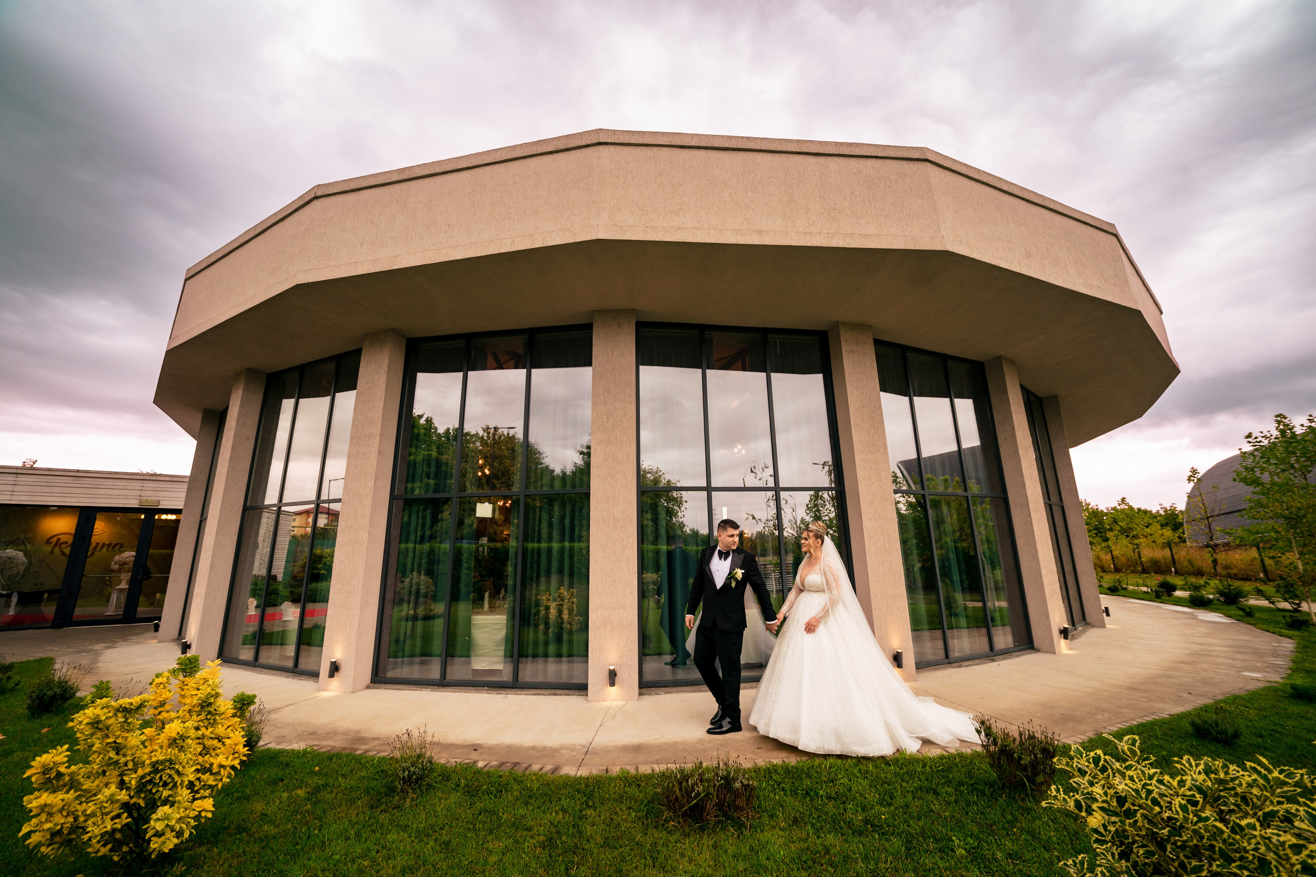 Andreea, Damian si Aris. Acasă