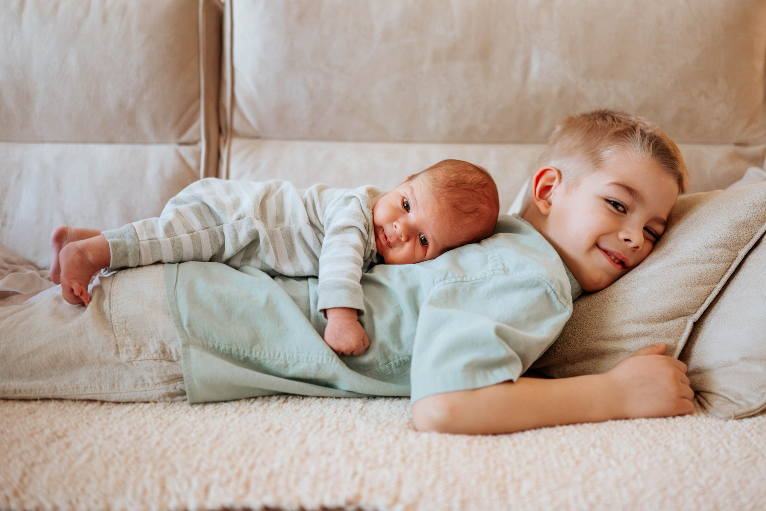 FOTOGRAFISANJE BEBA KOD KUĆE. Dečiji i porodični fotograf