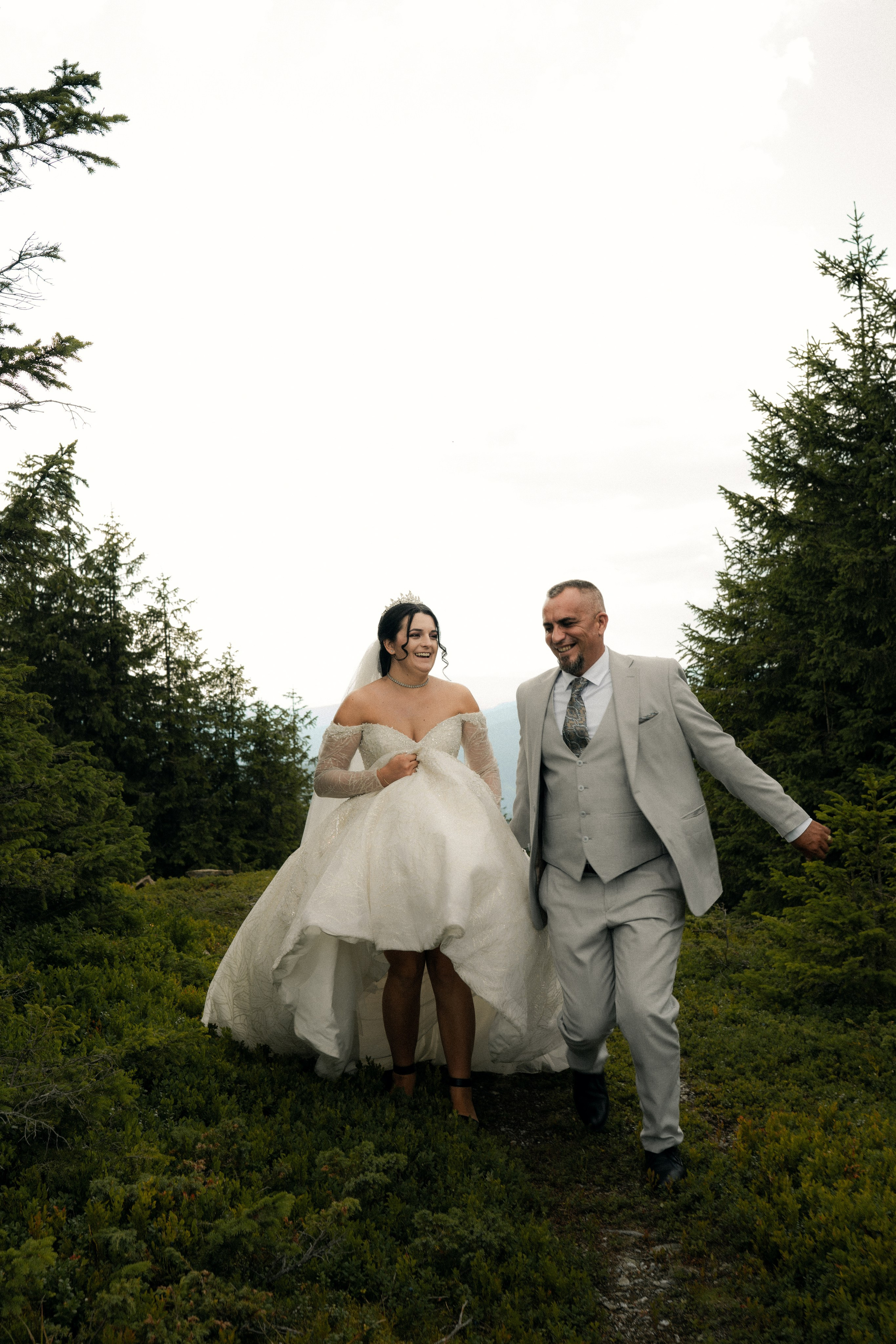 Documentary Weddings. Adrian Aioanei — Fotograf profesionist de nuntă în Iași, Suceava și București. Specializat în evenimente, portrete și fine art