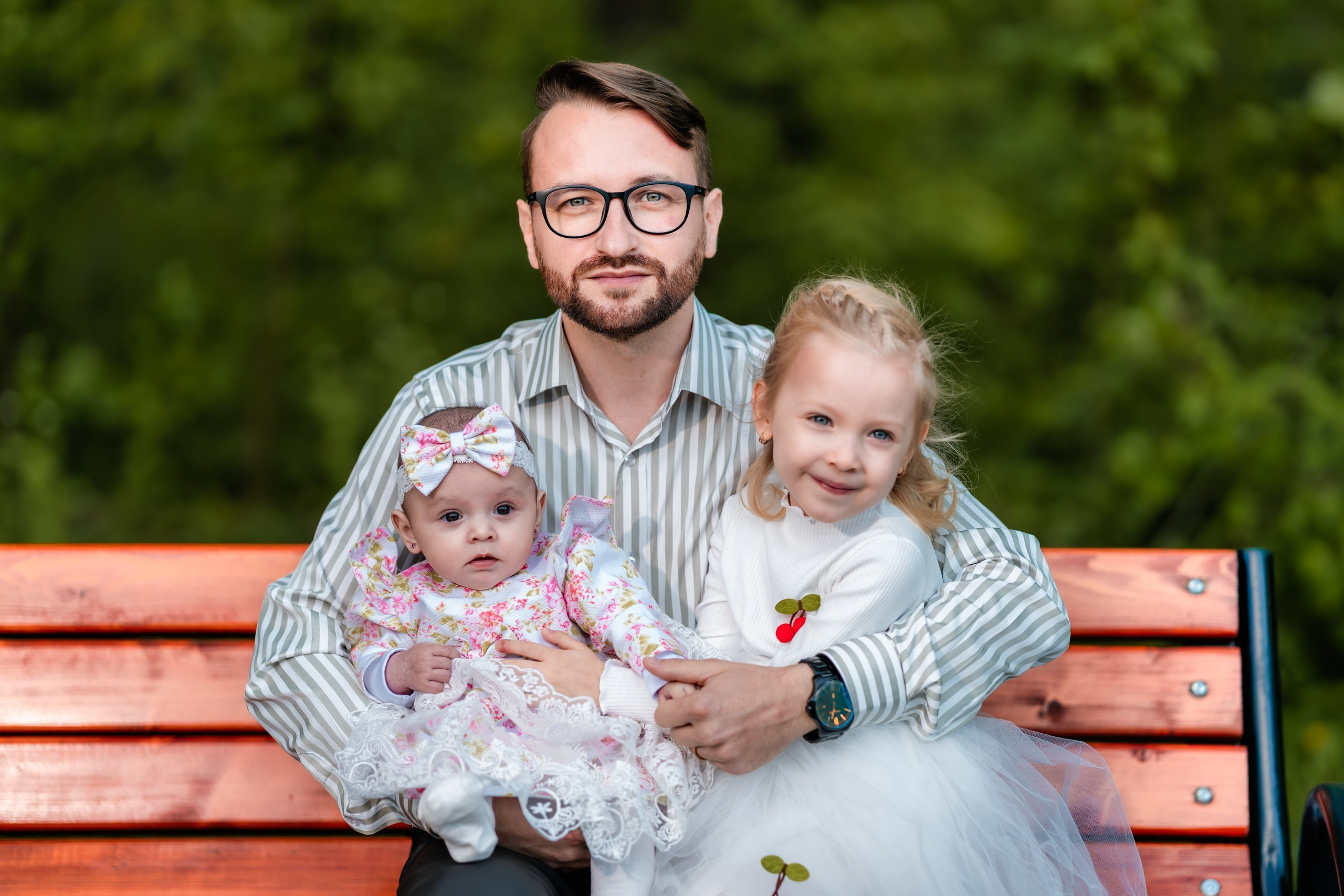 fotograf botez , fotografie botez Botoșani, fotograf Alin Chirilă, amintiri botez, fotografii botez, botez Miruna Parascheva, fotograf copii, fotografie botez în Botoșani-alt="botez , fotografie botez Alin Chirilă, amintiri botez, fotografii emoționante botez Botoșani"-- fotografii-botez-bebelus- amintiri-botez-micuț- moment-sfânt-crestinare- fotografie-emotionanta-botez- detalii-botez-bebelusi- parinti-fericiti-la-botez- fotograf-botez-profesionist- botez-in-biserica-ortodoxa- micuț-botezat-cu-emoție- zâmbete-și-lacrimi-la-botez- bebeluș-la-cristelniță- decor-botez-colorat- botez-cu-dragoste-și-credință- emotie-pura-la-botez- fotograf-botez-botosani- botez-iasi-suceava-fotograf- amintiri-nepretuite-botez-- Preotul ținându-l pe micuțul Mathias Gabriel la botez, în biserica Înălțarea Domnului, Copălău  - Detalii de la botezul lui Mathias – lumânare, trusou și icoană  - Familia lui Mathias Gabriel alături de micuț, în ziua botezului  - Portret emoționant cu mama și bebelușul în brațe, în biserică,fotograf profesionist evenimente Botoșani, Iași, Suceava, Fălticeni, Bacău, Pașcani, Roman - AlinoFotoStudio by Alin Chirilă - servicii foto nuntă, botez, cununie, ședințe foto creative, albume personalizate, fotografii emoționante și calitative pentru cele mai importante momente din viață,fotograf nuntă Botoșani Alin Chirilă,  ședință foto botez Iași - AlinoFotoStudio,  servicii fotograf profesionist evenimente Suceava,  fotograf cununie civilă Fălticeni - Alin Chirilă,  album foto nuntă personalizat Bacău.“Bebeluș botezat în biserică, ținut în brațe de nași”	•	“Detaliu cu lumânarea de botez decorată cu flori albe”	•	“Părinți emoționați alături de copilul lor la ceremonia de botez”	•	“Masa festivă de botez cu decor tematic și tort personalizat”	•	“Momentul în care preotul toarnă apă sfințită pe fruntea bebelușului”	“Bebeluș în rochie albă de botez, zâmbind în brațele mamei”	•	“Detaliu cu cruciulița de botez așezată pe o pernă de satin”	•	“Părinți și nași aprinzând lumânările în timpul ceremoniei de botez”	•	“Tort de botez decorat cu figurine tematice și numele copilului”	•	“Copil botezat dormind liniștit în pătuțul decorat festiv”	•	“Momentul în care preotul binecuvântează copilul în fața altarului”	•	“Invitați adunându-se în jurul mesei festive la petrecerea de botez”	•	“Bebeluș ținând în mână o jucărie personalizată primită la botez”	•	“Familie fericită pozând împreună după ceremonia de botez”	•	“Decor tematic cu baloane și flori la locația petrecerii de botez” fotograf Botoșani fotograf evenimente fotograf botez Alin Chirila fotograf alinofotostudio.fotograf botez Amelis Maria, fotografie botez Botoșani, fotograf Alin Chirilă, amintiri botez, fotografii botez, botez Amelis Maria, fotograf copii, fotografie botez în Botoșani,