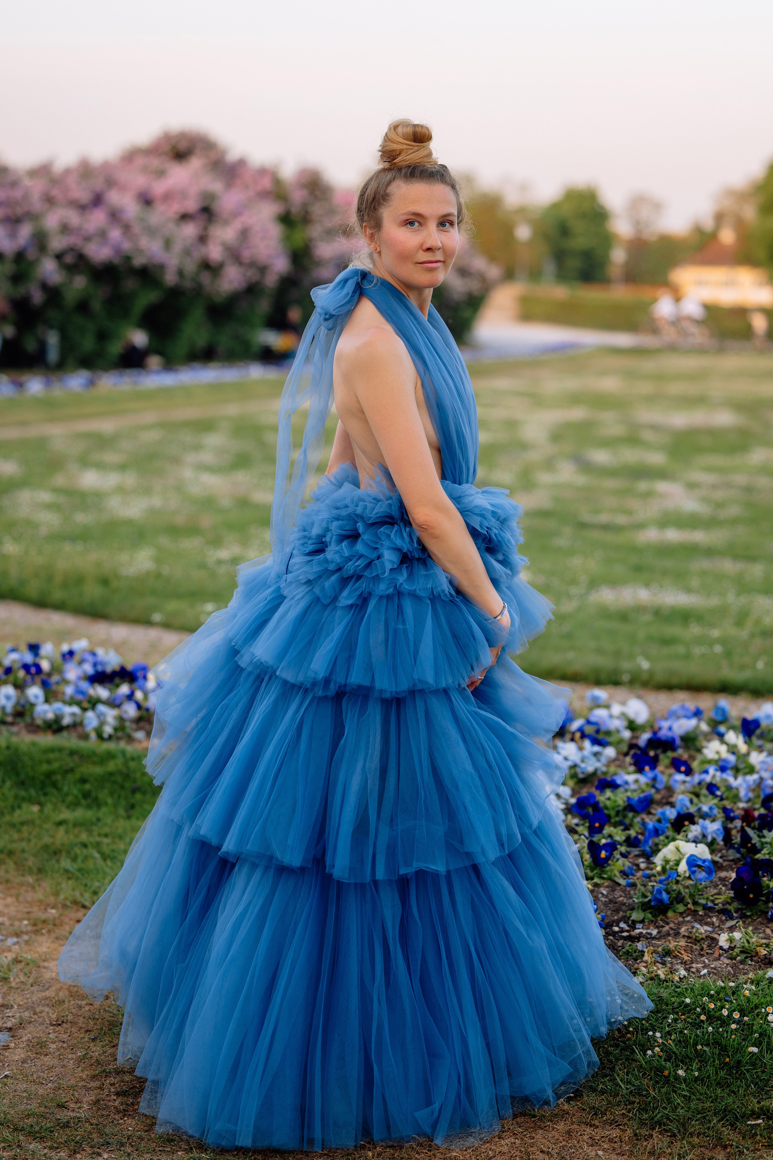 Wenn der Flieder beim Schloss Nymphenburg blüht. Hochzeitsfotograf München Taufe Familienfotograf Tanja Mauke