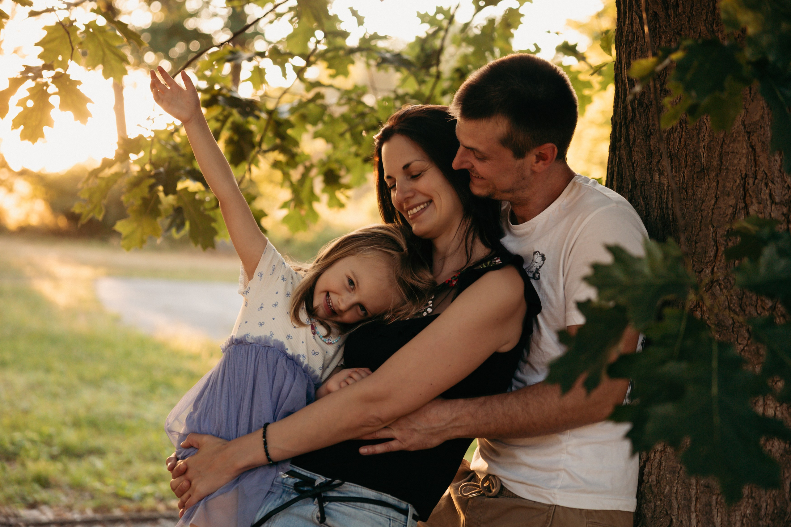 Family in the Park. Lifestyle and Family Photographer in Pisek Oxana Telupilova