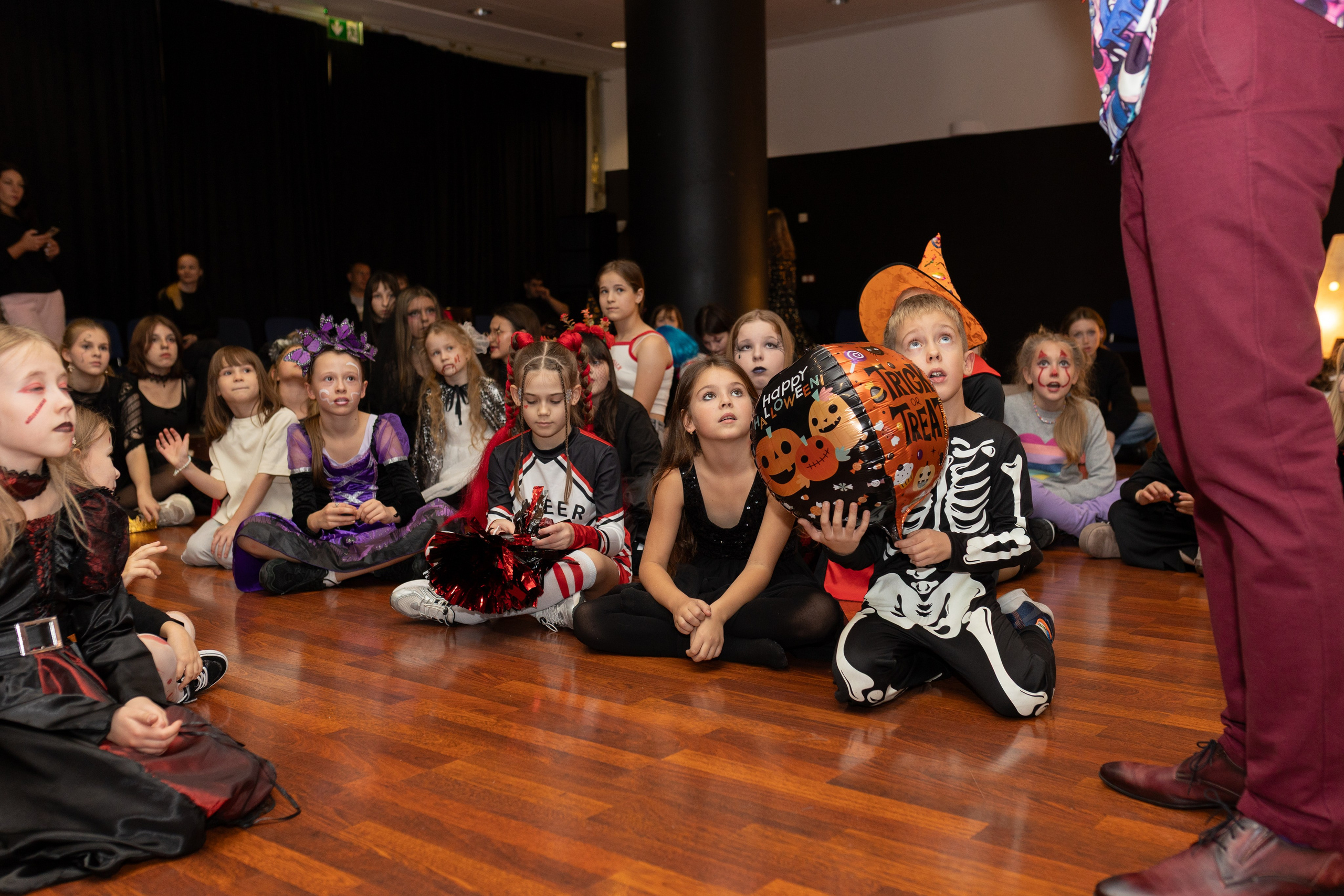 Leo dance studio Helloween 2025. Семейный и детский фотограф в Варшаве Мила Бобровская