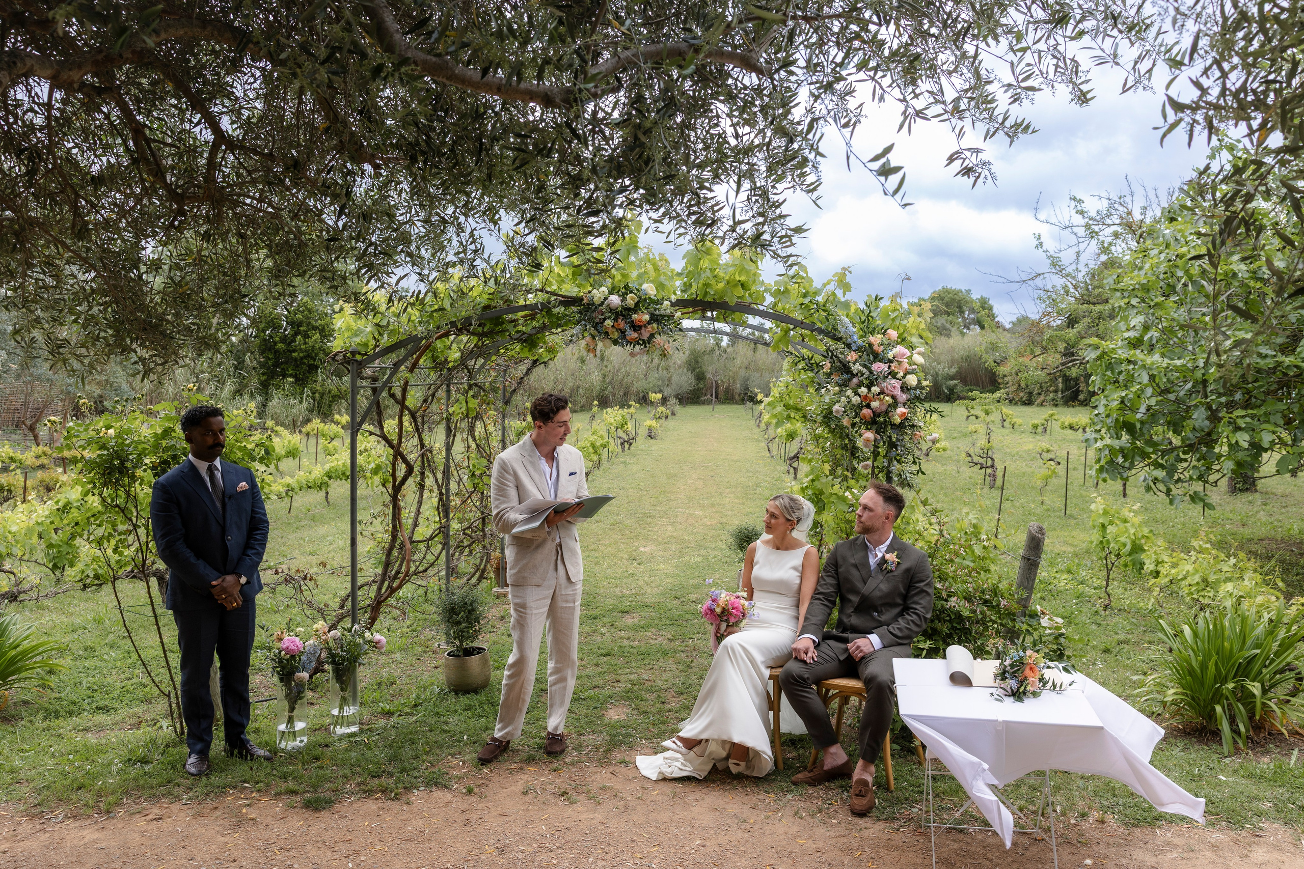 Свадьба в Château Du Puits Es Pratx — яркий день на юге Франции. Евгения Смирнова — фотограф в Тулузе и юго-западной Франции