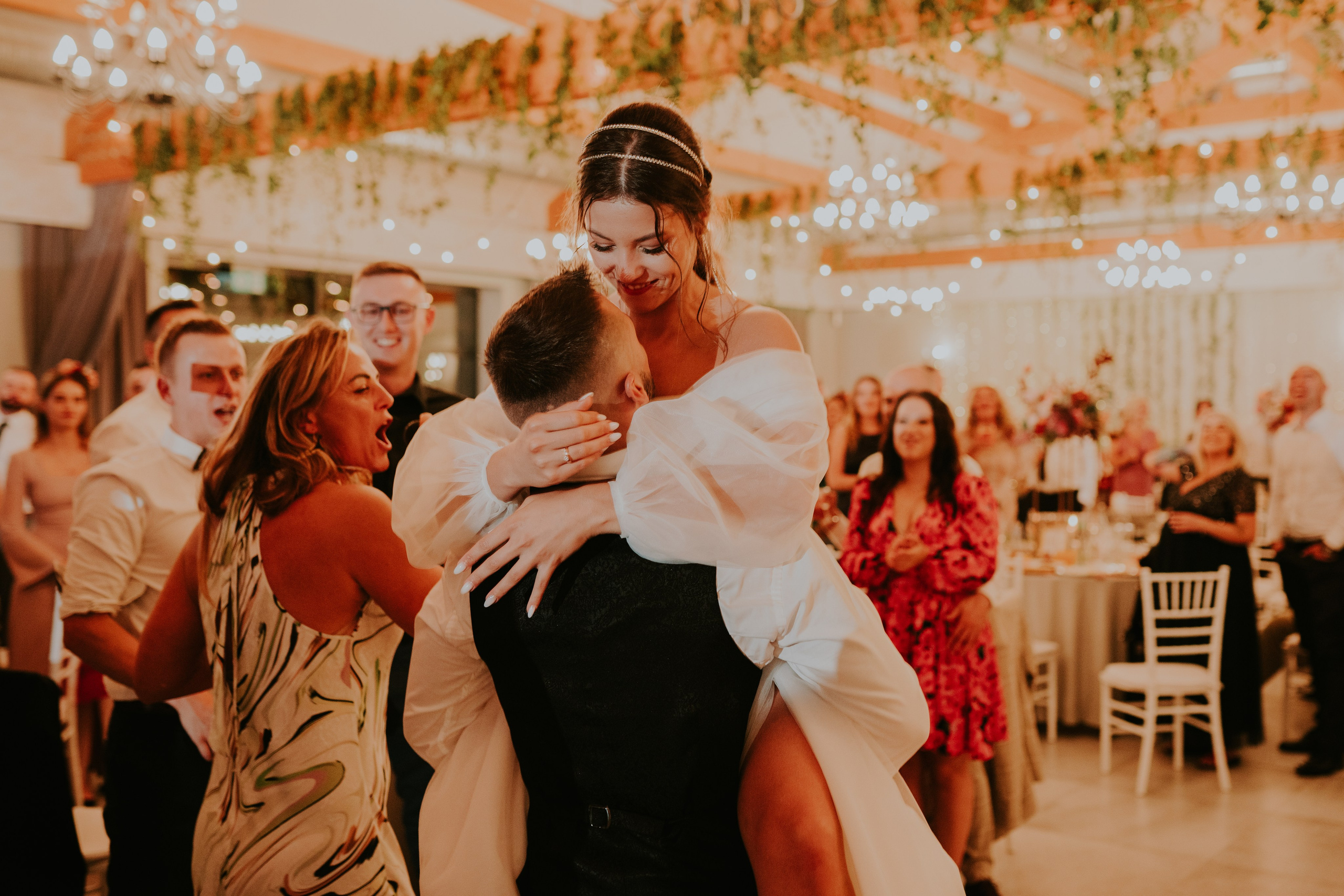 Sala Koralowa w Jaworzu: Opowieść o ślubie Nikoli i Kacpra. Karkowskafoto - fotografia miłości