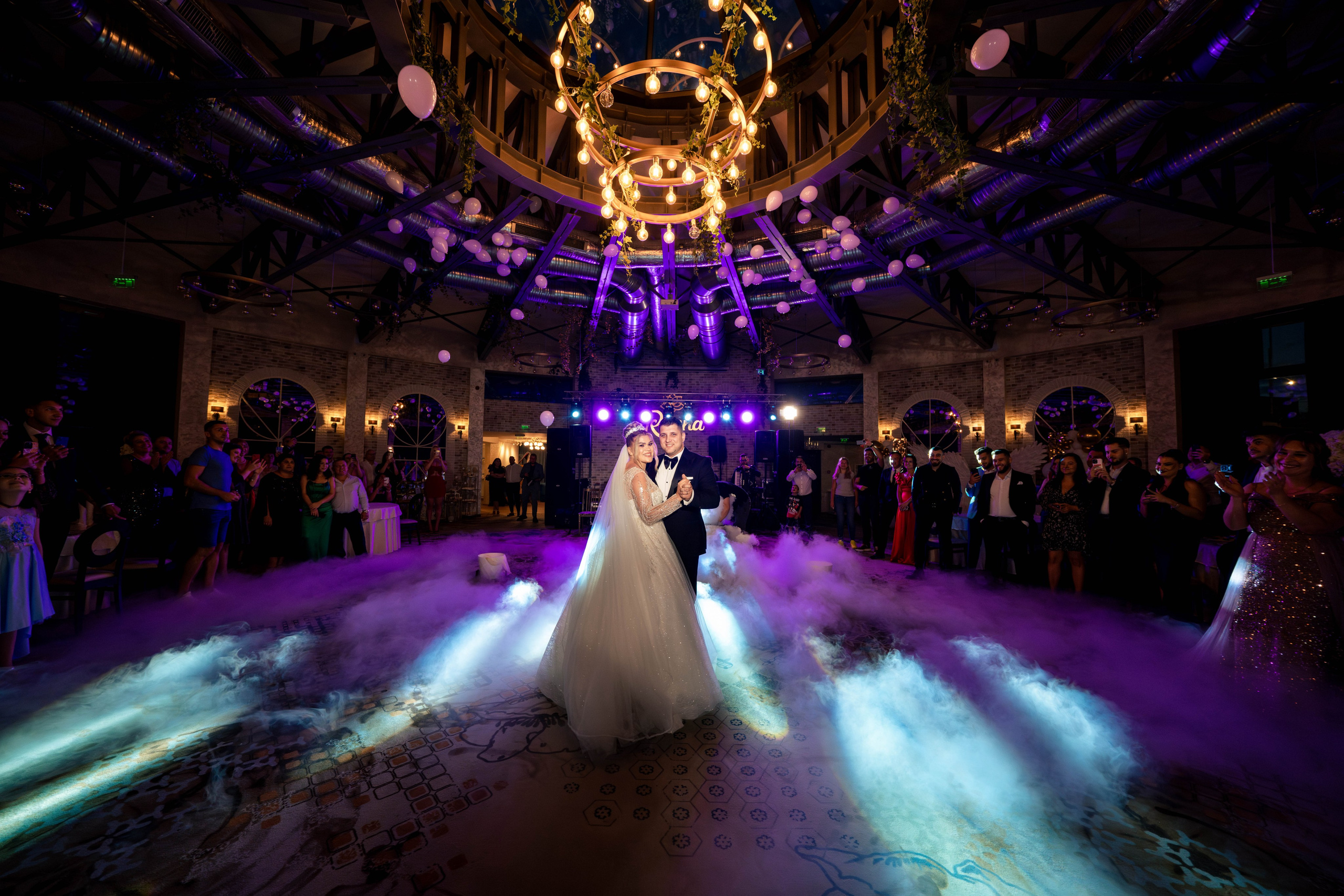 Andreea, Damian si Aris. Acasă