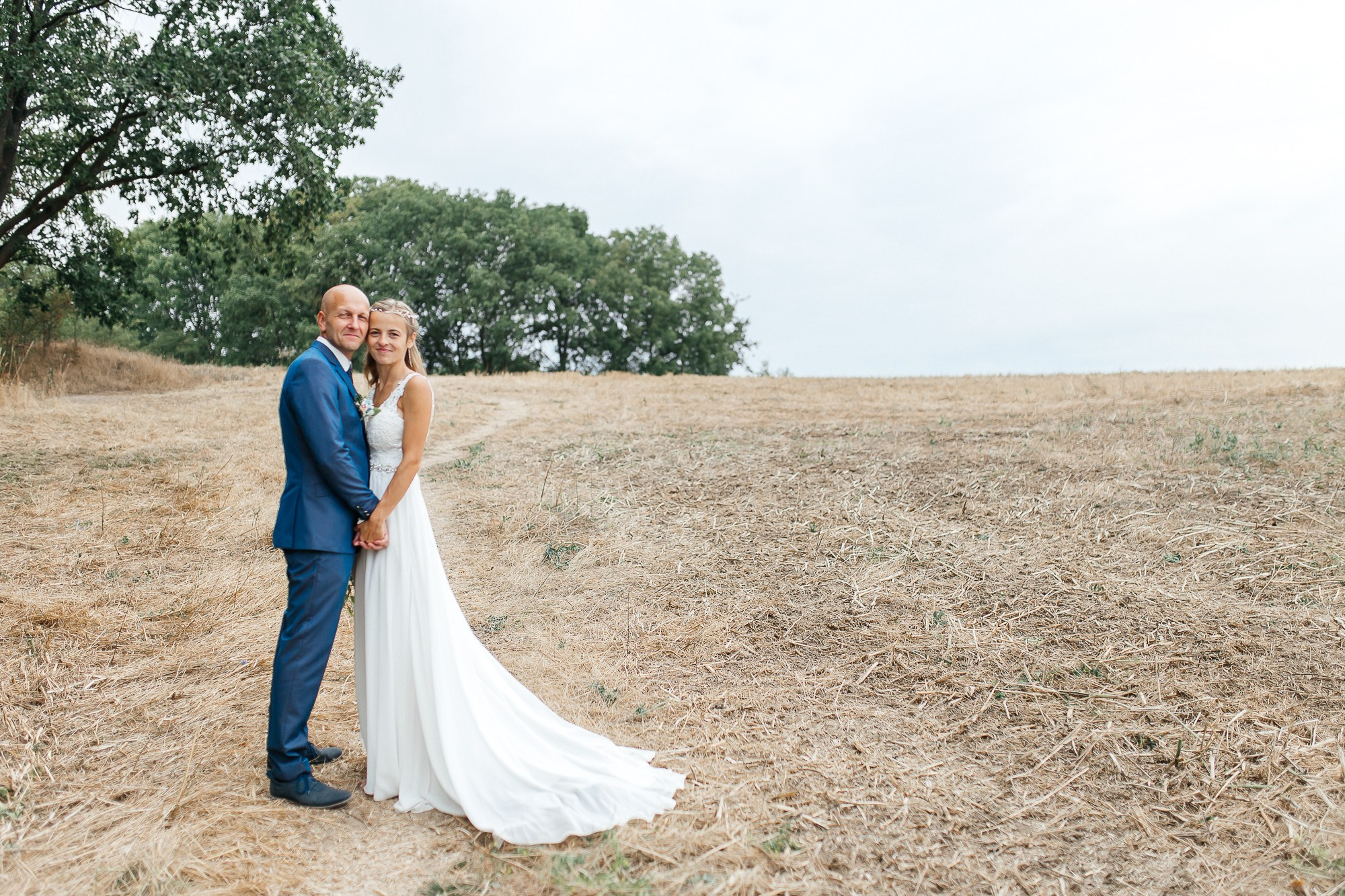 Susanne & Marco | Intime Trauung in der idyllischen Dorfkirche von Hönow. Hochzeitsfotografie in Berlin Nataliia Schütze