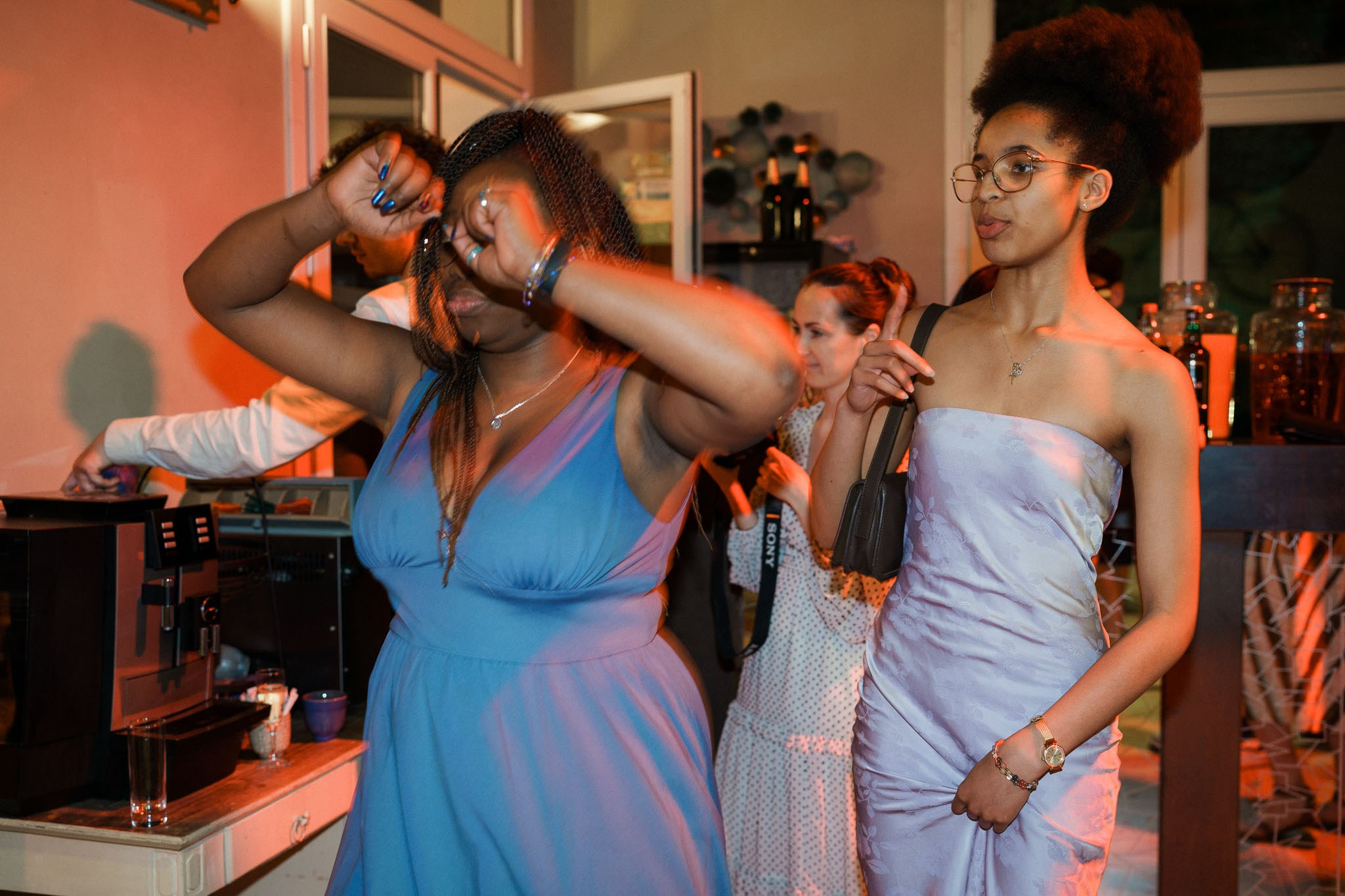 K& F, destination wedding photographer in L’Orangerie de l’Orée du Bois, France