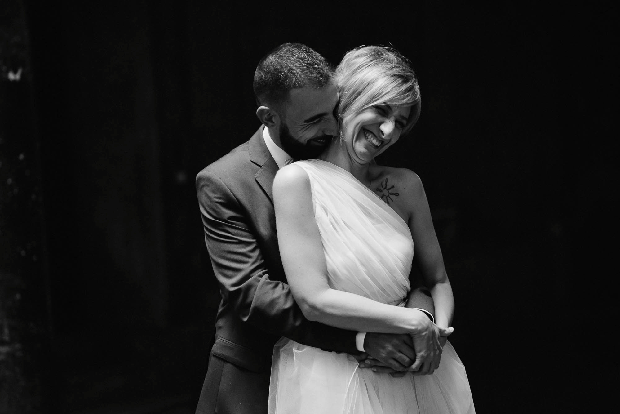 Счастливые молодожены, свадебный фотограф в Италии