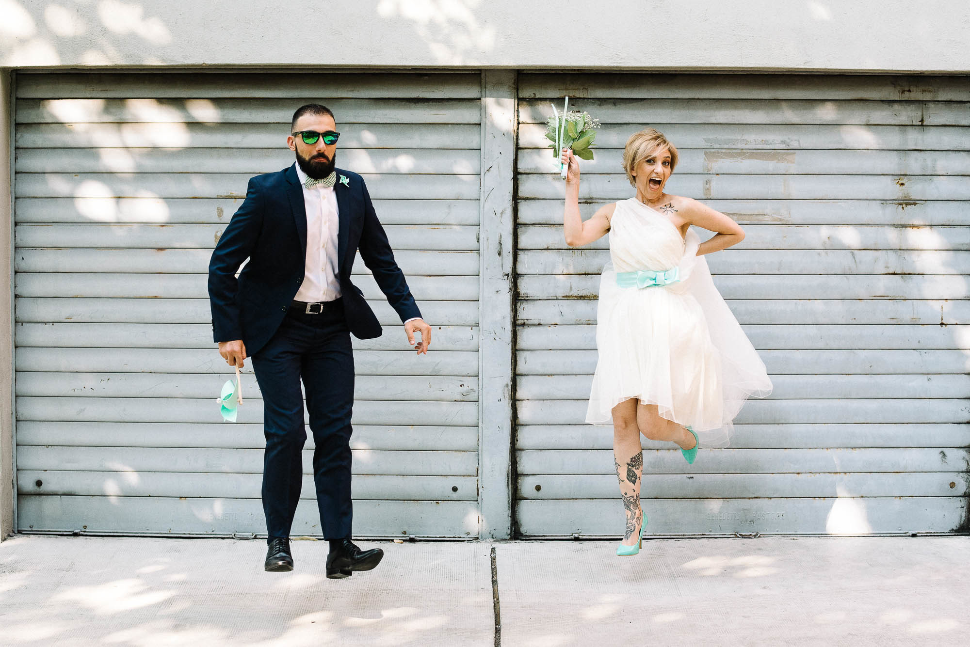 Стоп-кадр, жених и невеста в прыжке, свадьба в Вероне, Италия