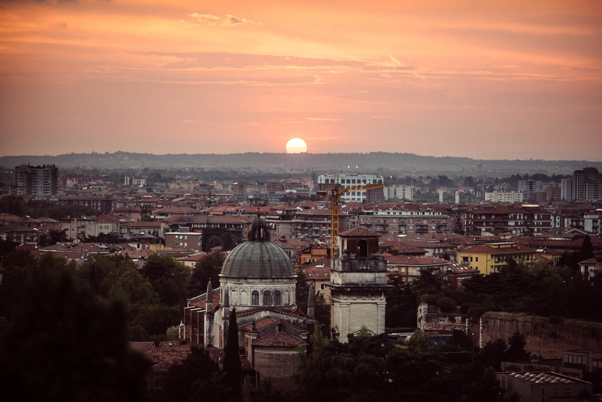 Панорама Вероны и закат солнца