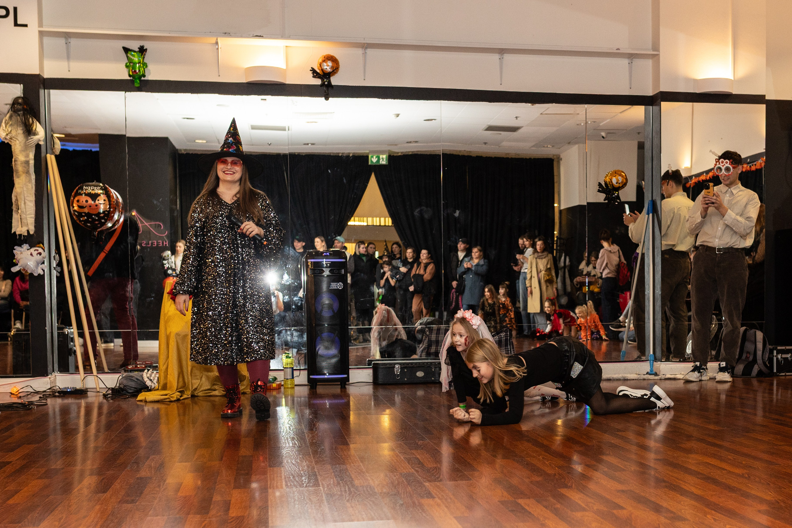 Leo dance studio Helloween 2025. Семейный и детский фотограф в Варшаве Мила Бобровская