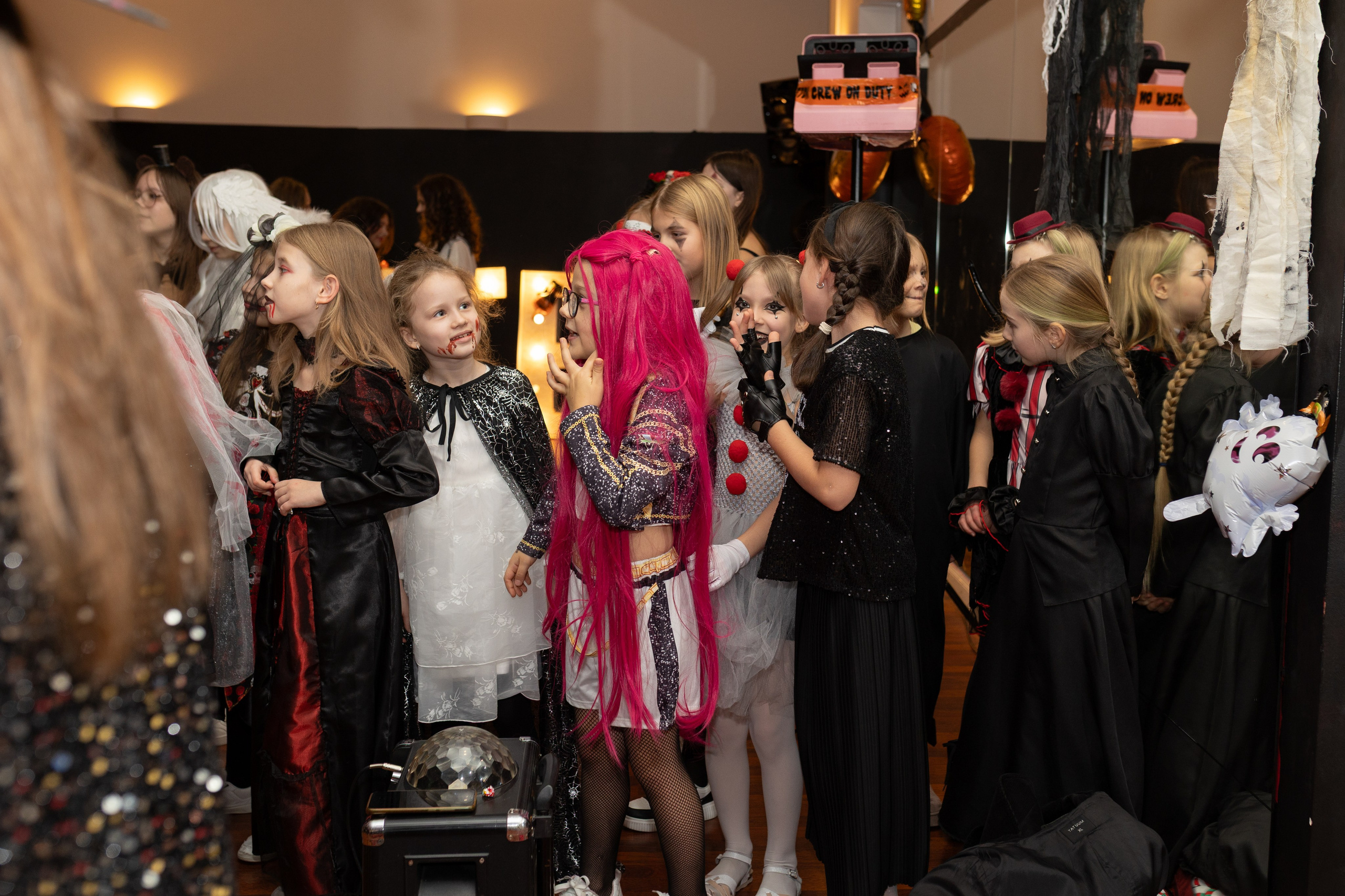 Leo dance studio Helloween 2025. Семейный и детский фотограф в Варшаве Мила Бобровская