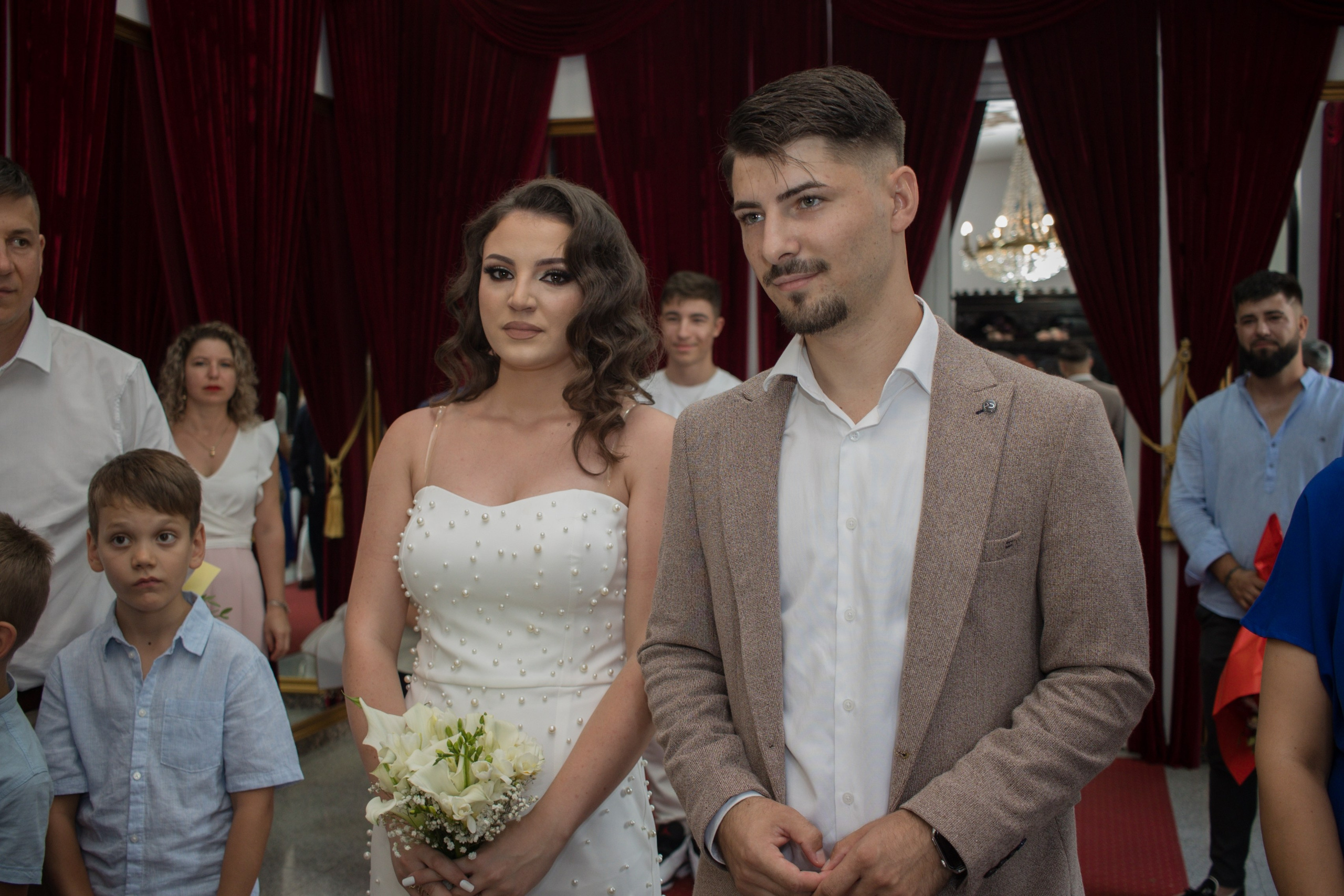 Ana & Mihai. Fotograf si videograf — evenimente si studio