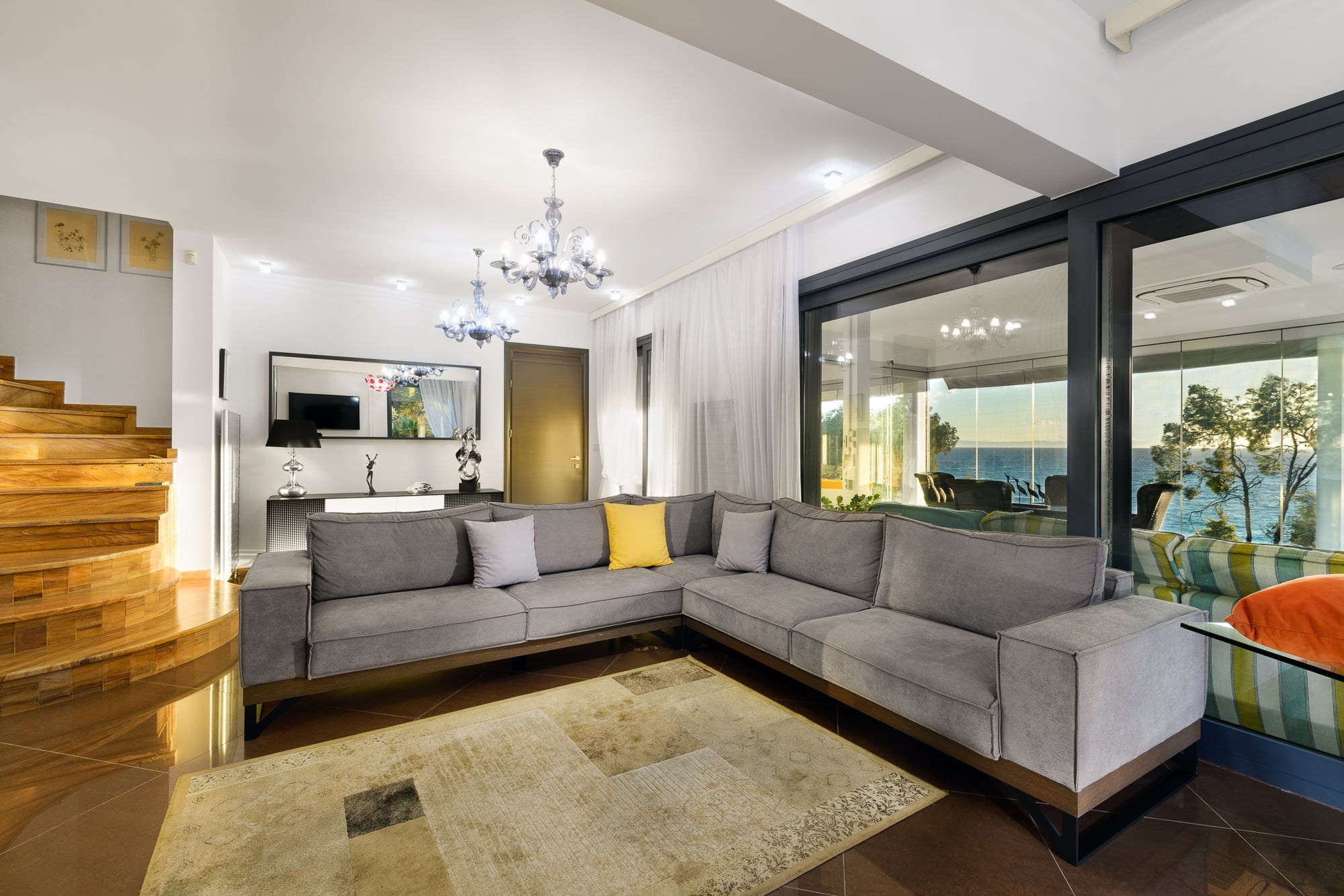 Commercial. Φωτογράφος Αναστάσιος Πιξόπουλος