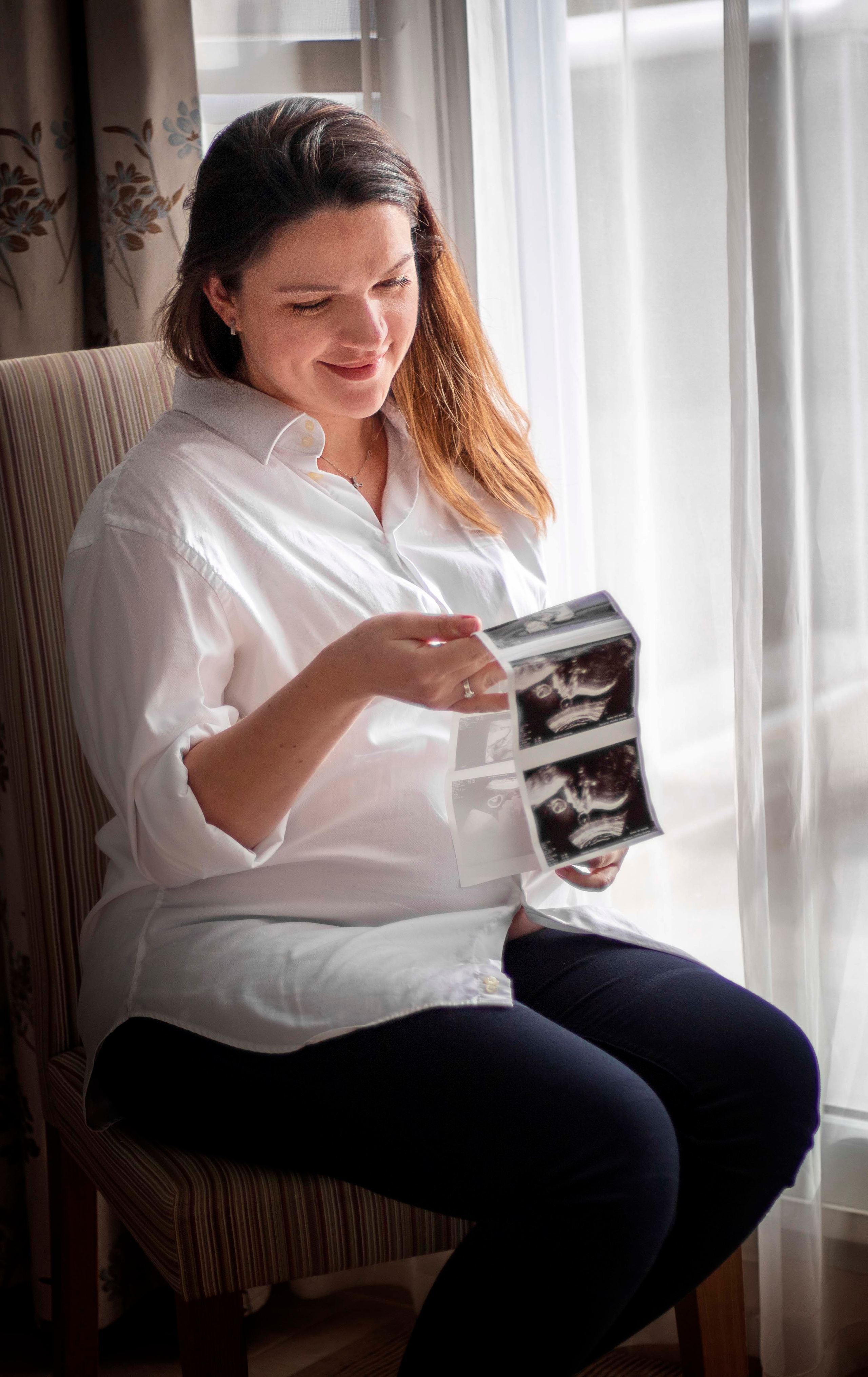 Maternity. Family Photographer in Greece
