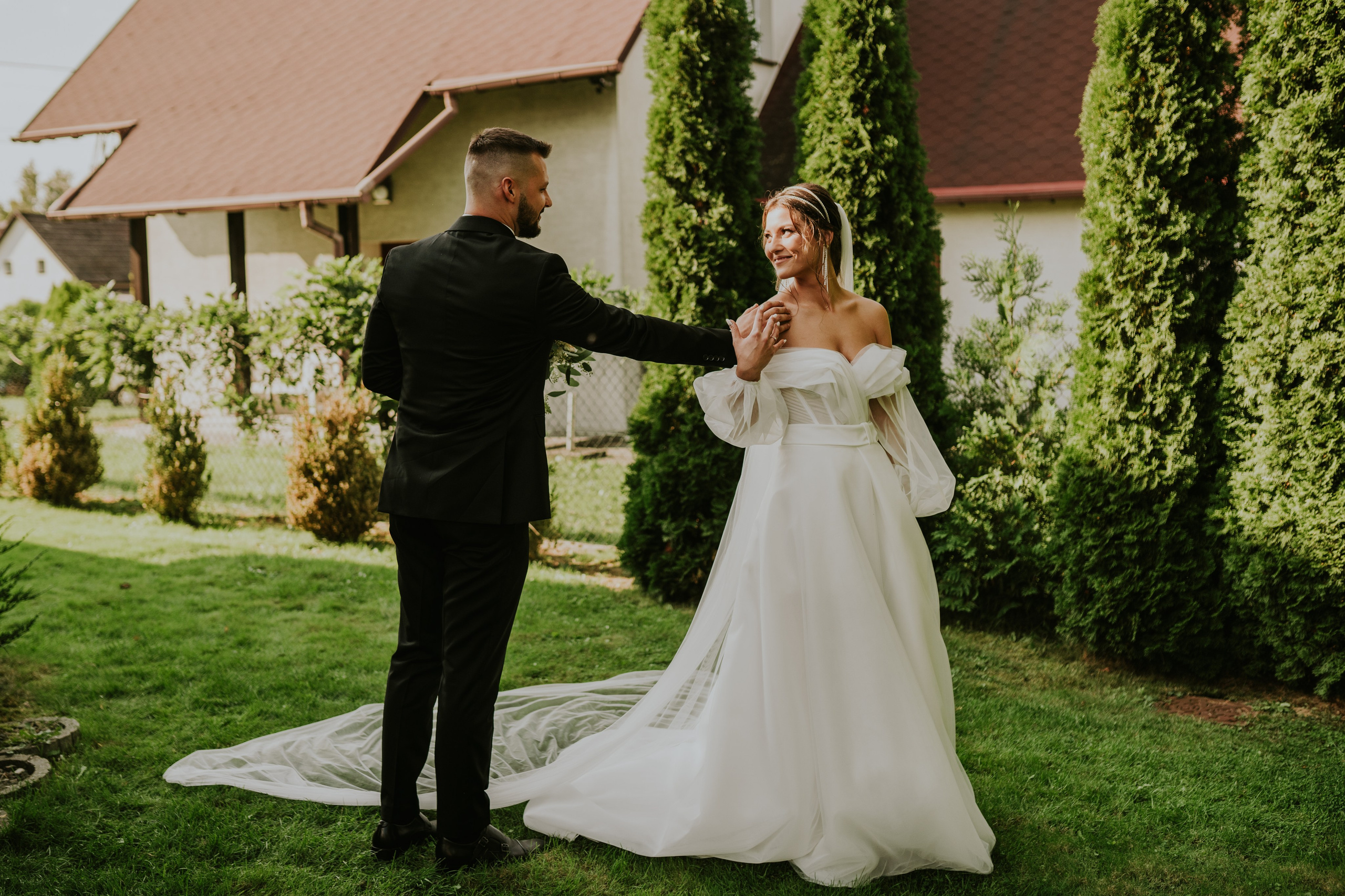 Sala Koralowa w Jaworzu: Opowieść o ślubie Nikoli i Kacpra. Karkowskafoto - fotografia miłości