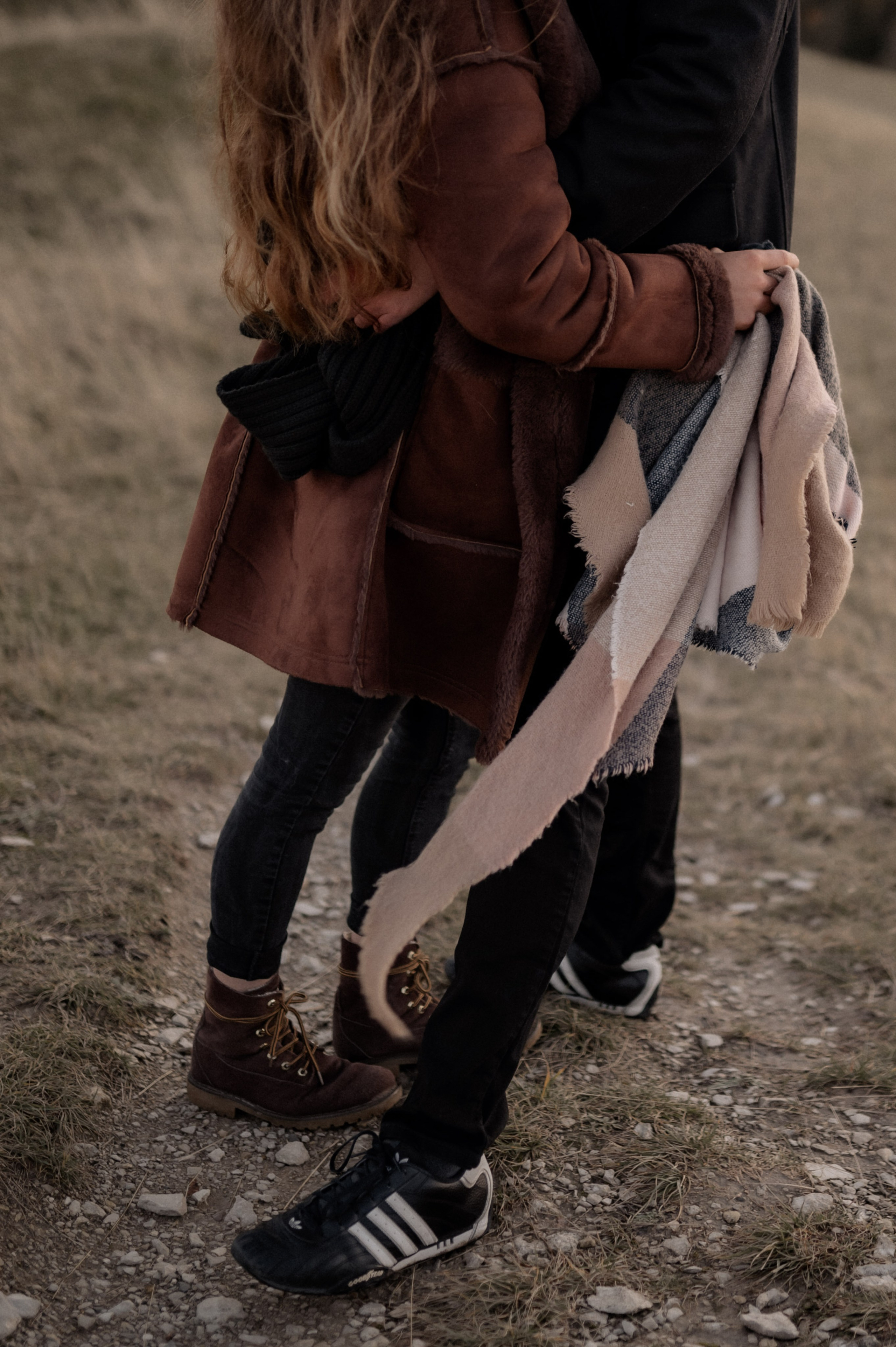 Wenn der Wind flüstert | Paarshooting am Gelben Berg. Фотограф в Нюрнберге Ирина Менерт из Ансбаха