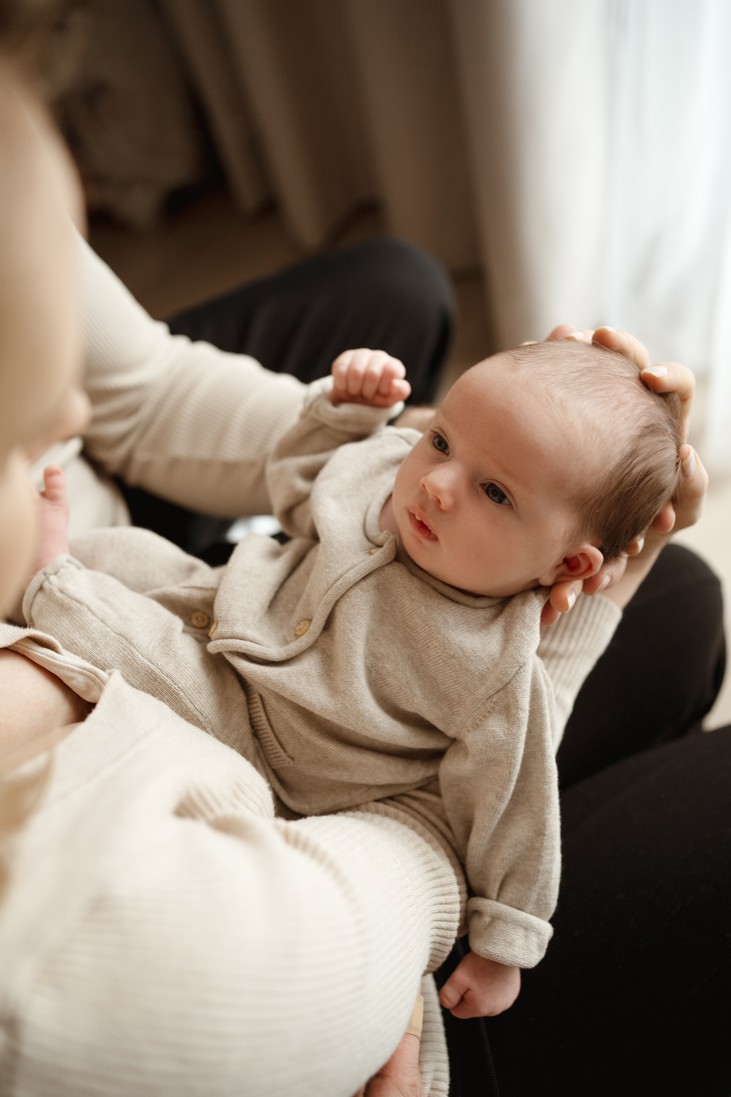 Sesja noworodkowa w domu. Fotograf Łódź - sesja ciążowa, noworodkowa, dziecięca. Studio w Łodzi