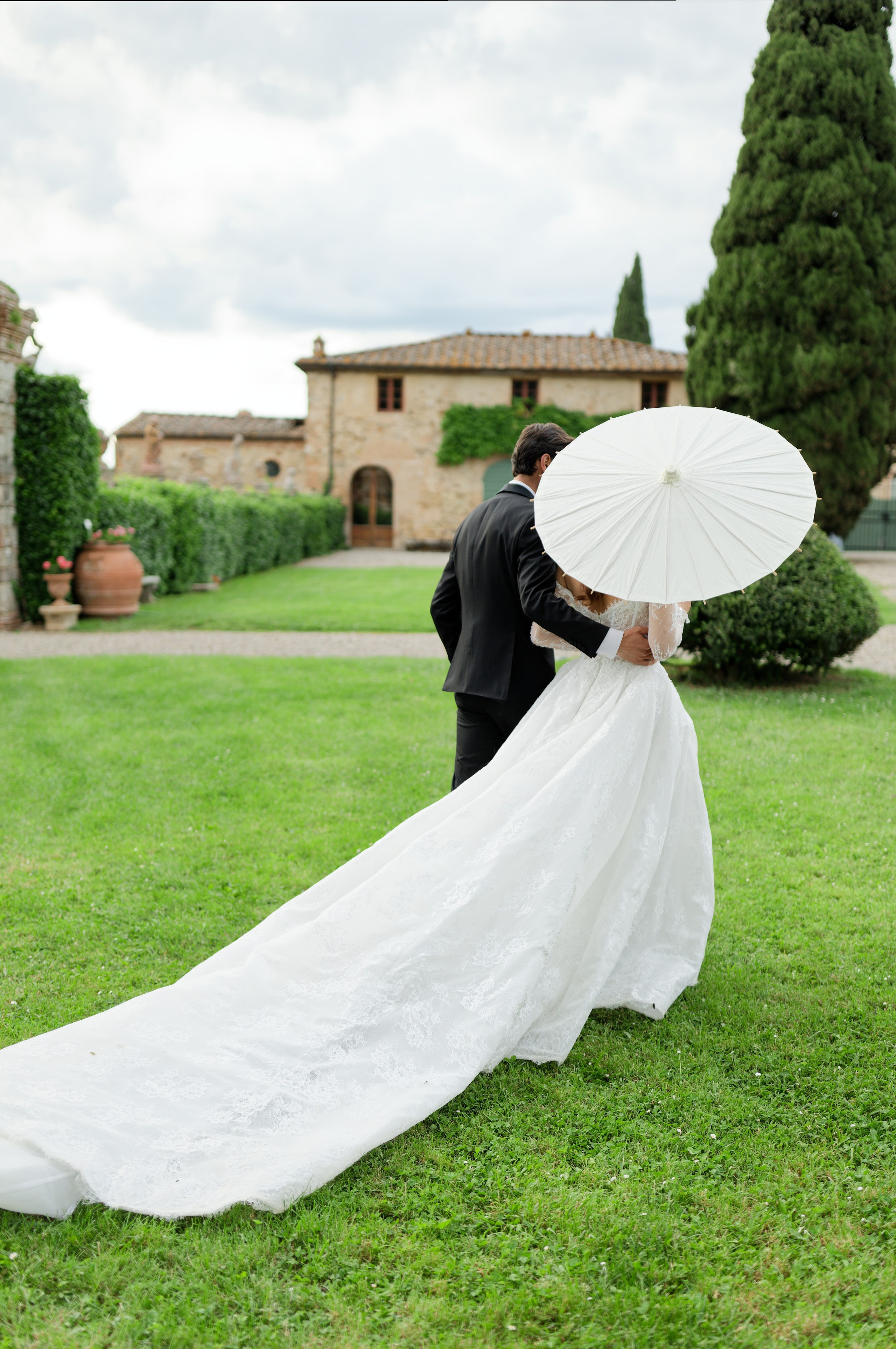 Wedding editorial at Villa di Geggiano, Tuscany, Italy