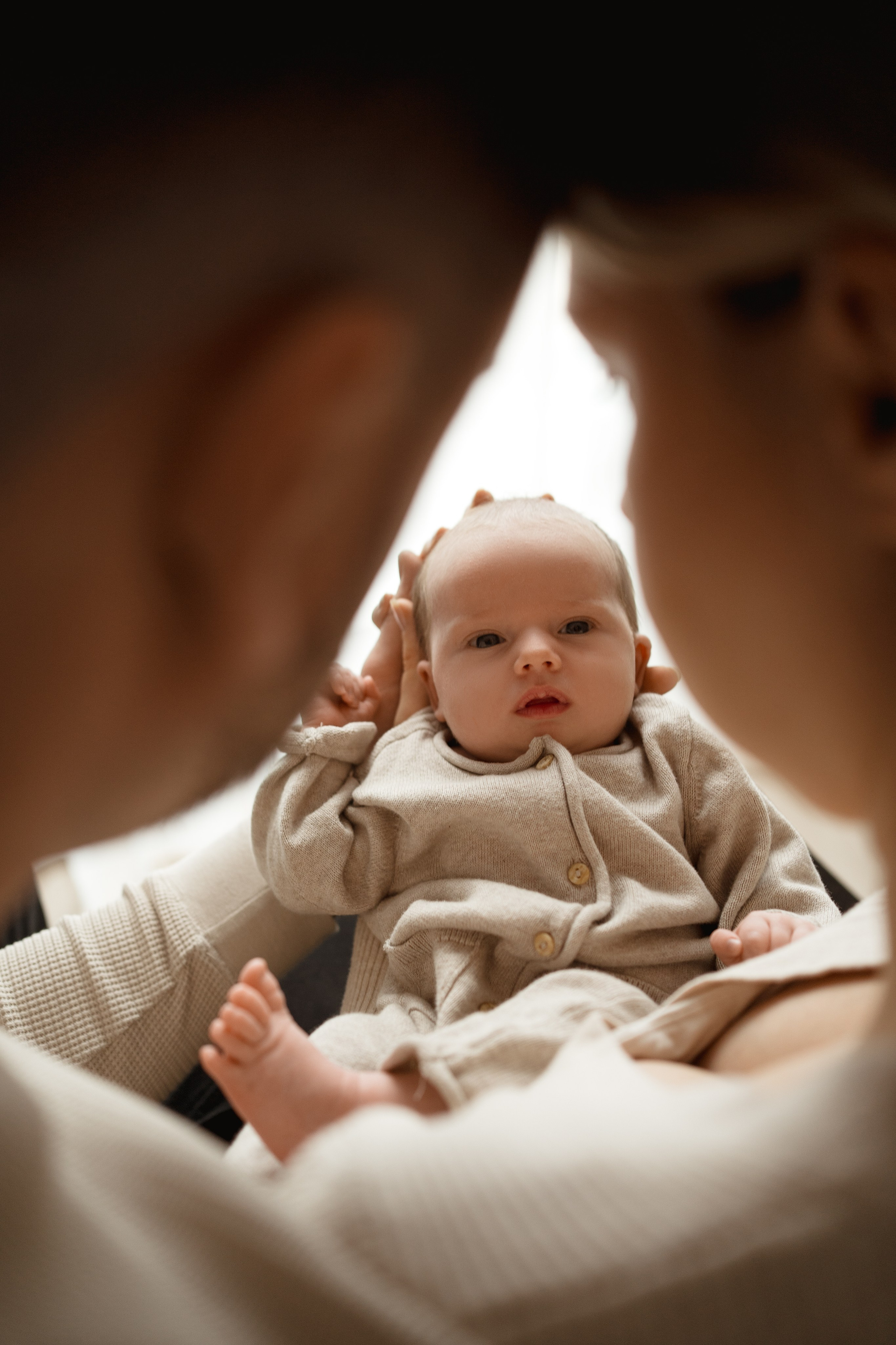 Sesja noworodkowa w domu. Fotograf Łódź - sesja ciążowa, noworodkowa, dziecięca. Studio w Łodzi