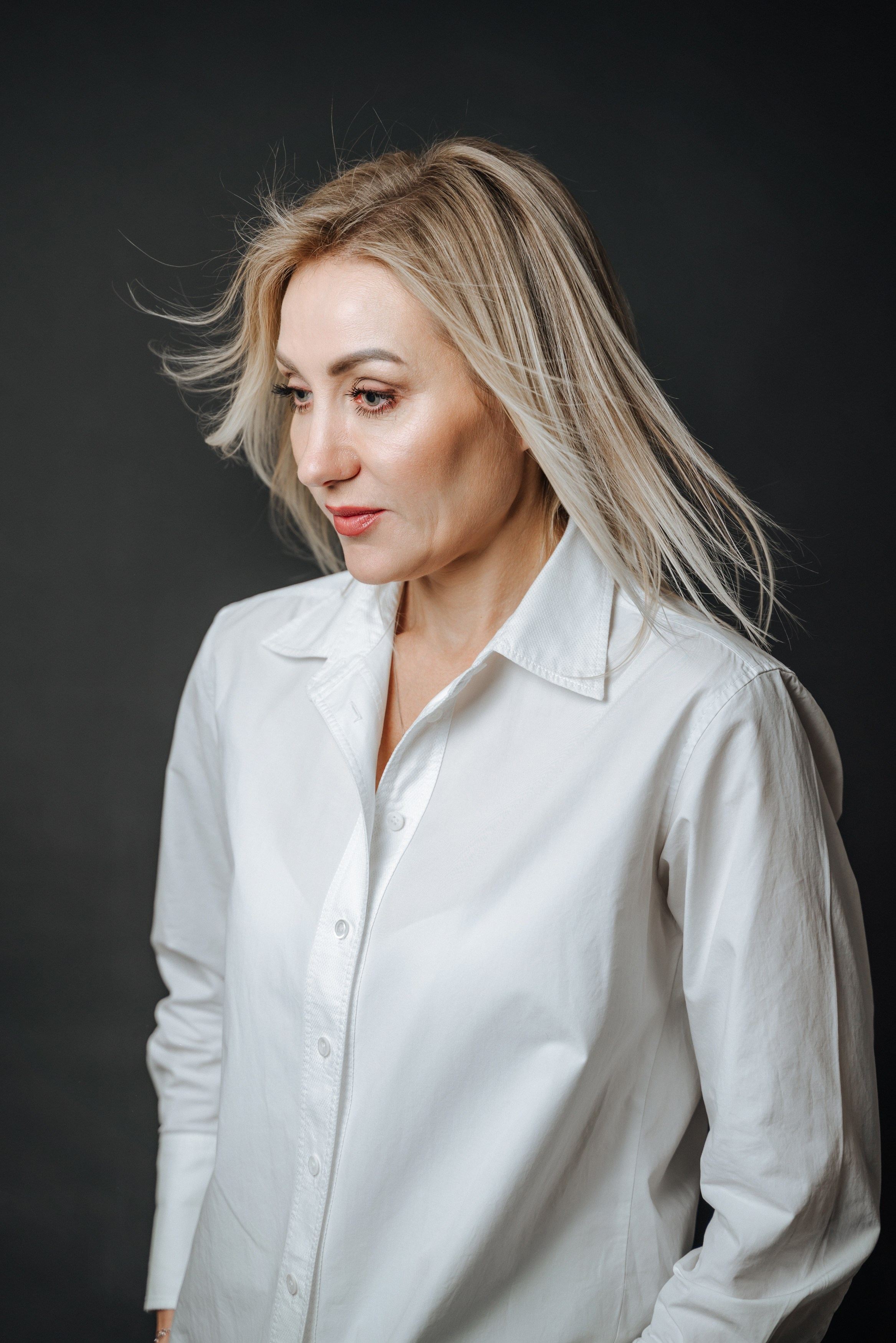 studio family photography, photographer in west drayton, three generations of women, studio photography in west deighton, black photophone, family photographer in london, family photographer in west drayton, professional family photographer, studio photographer