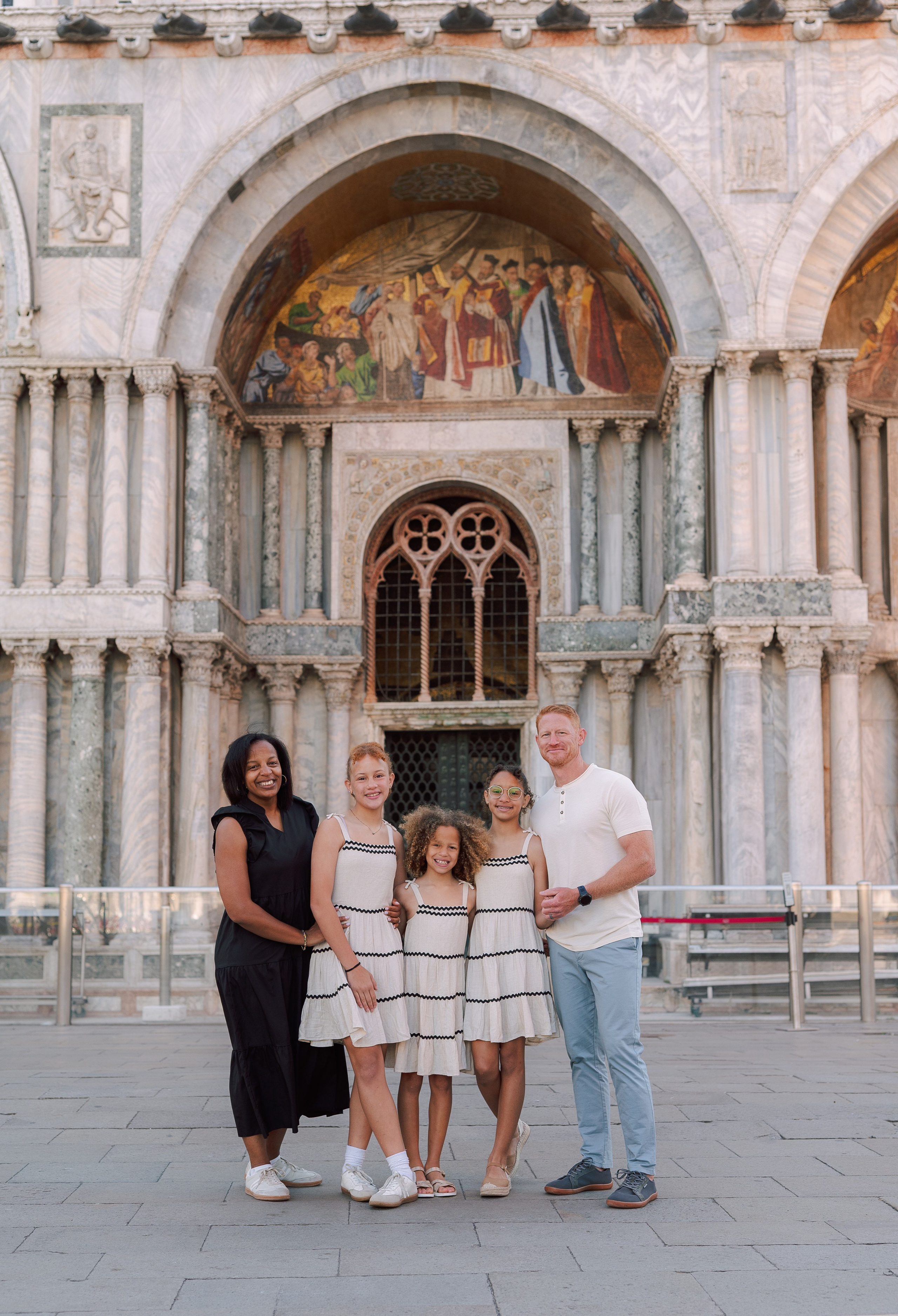 Eliza, Elena, Elliana, Teresa and Brad. Photographer in Venice Anna Terzi