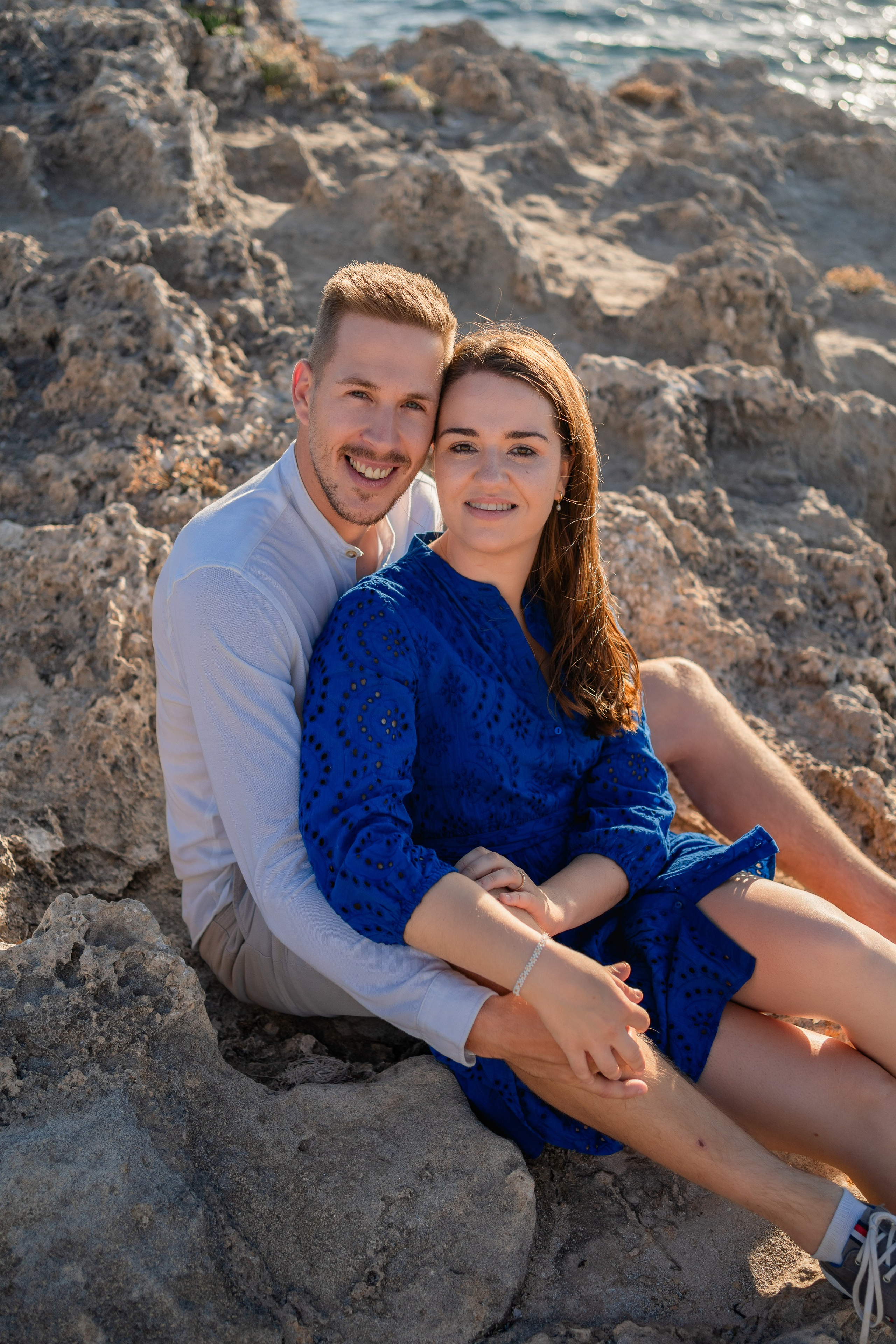 Romantischer Heiratsantrag auf Mallorca – Überraschung am Meer. Deine Fotografin auf Mallorca für Familien und Business