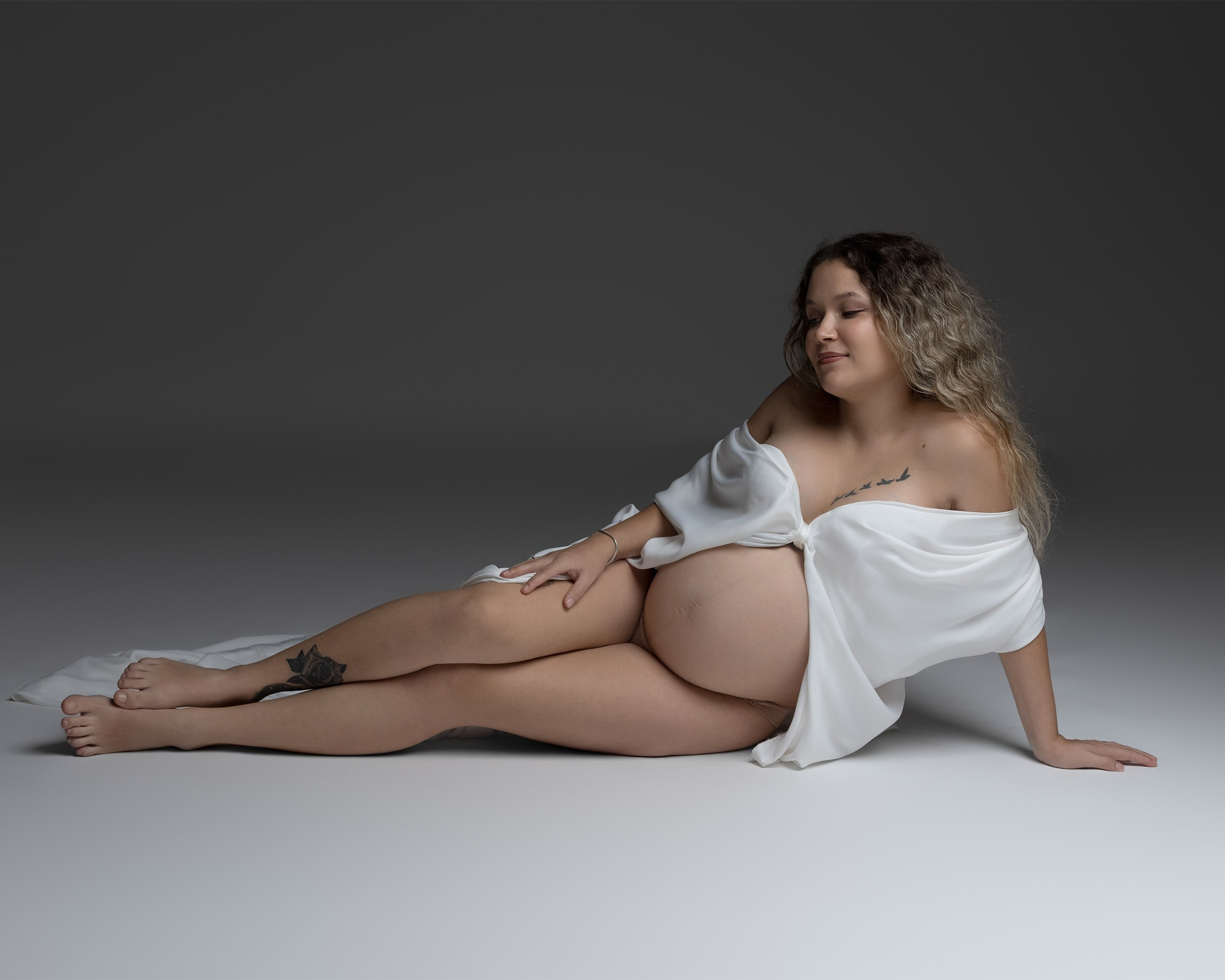 Embarazo y Maternidad sesiones de fotografía en estudio