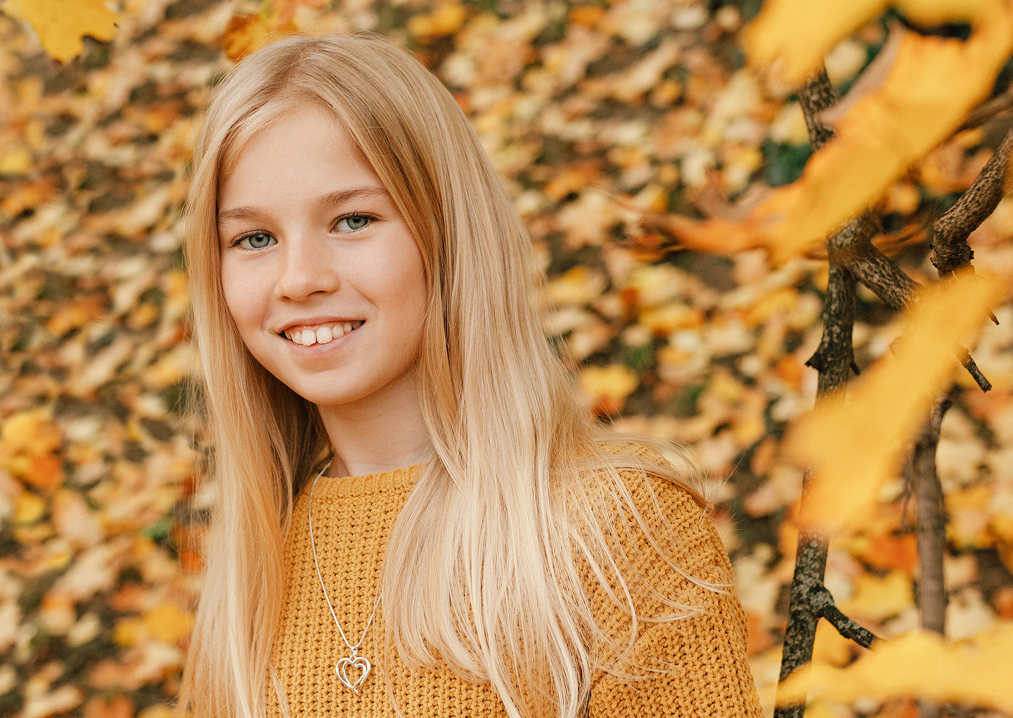 Катя с семьей в осеннем парке. Семейный и свадебный фотограф в Праге Наталья Федори
