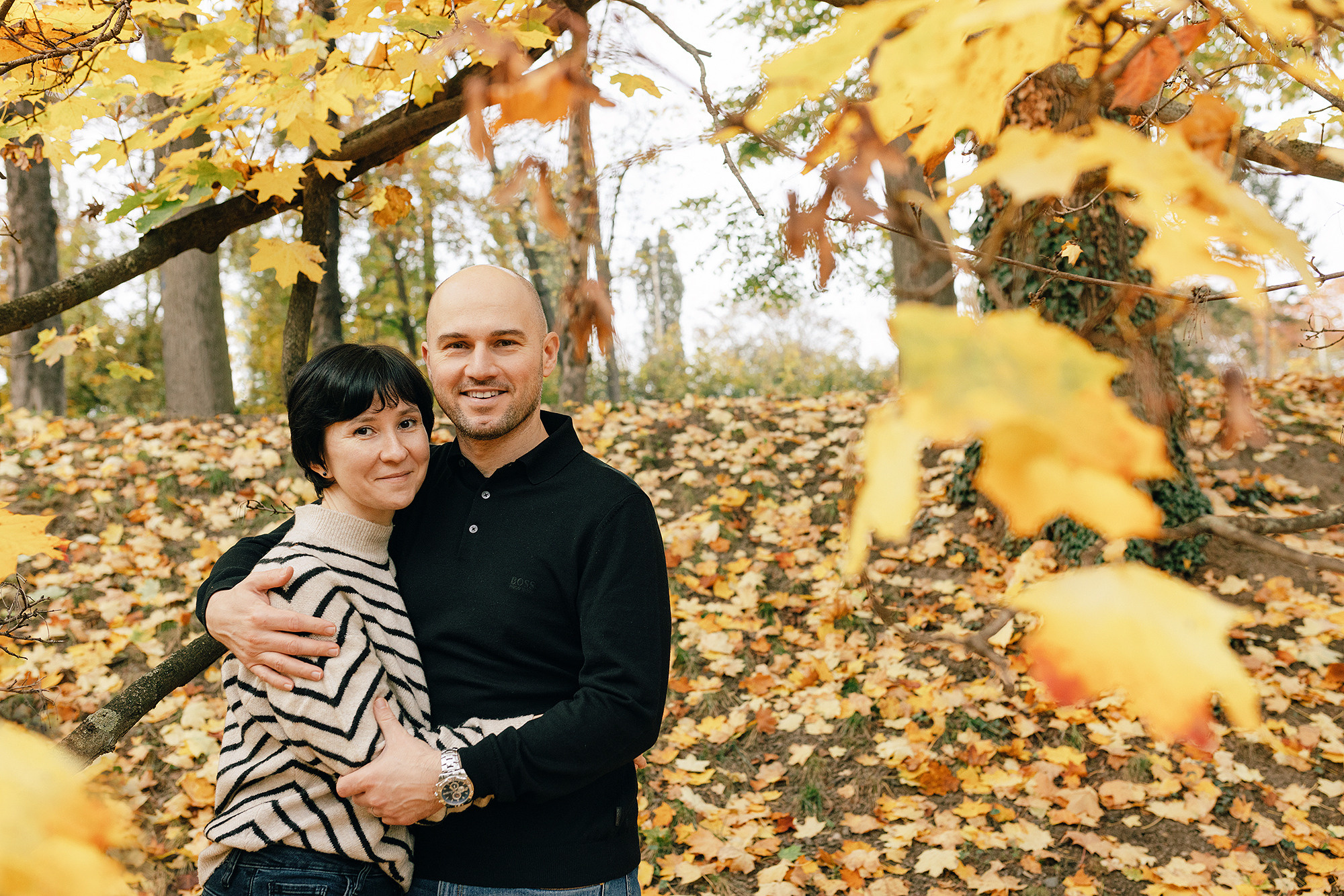Катя с семьей в осеннем парке. Семейный и свадебный фотограф в Праге Наталья Федори