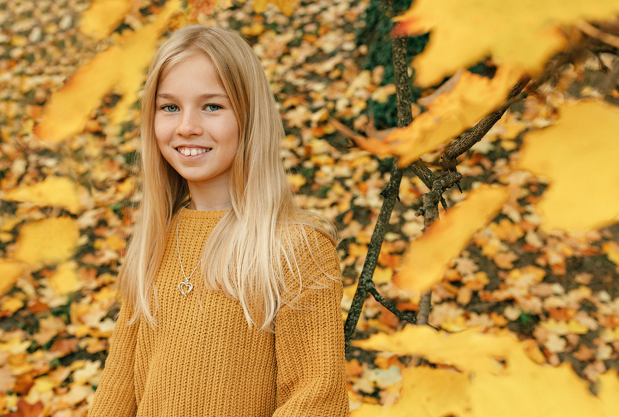 Катя с семьей в осеннем парке. Семейный и свадебный фотограф в Праге Наталья Федори