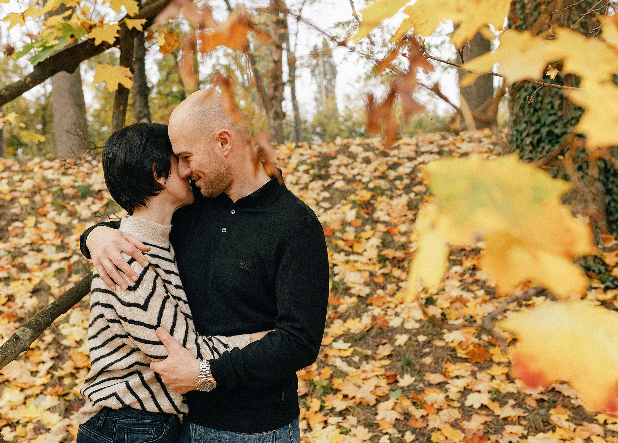 Катя с семьей в осеннем парке. Семейный и свадебный фотограф в Праге Наталья Федори