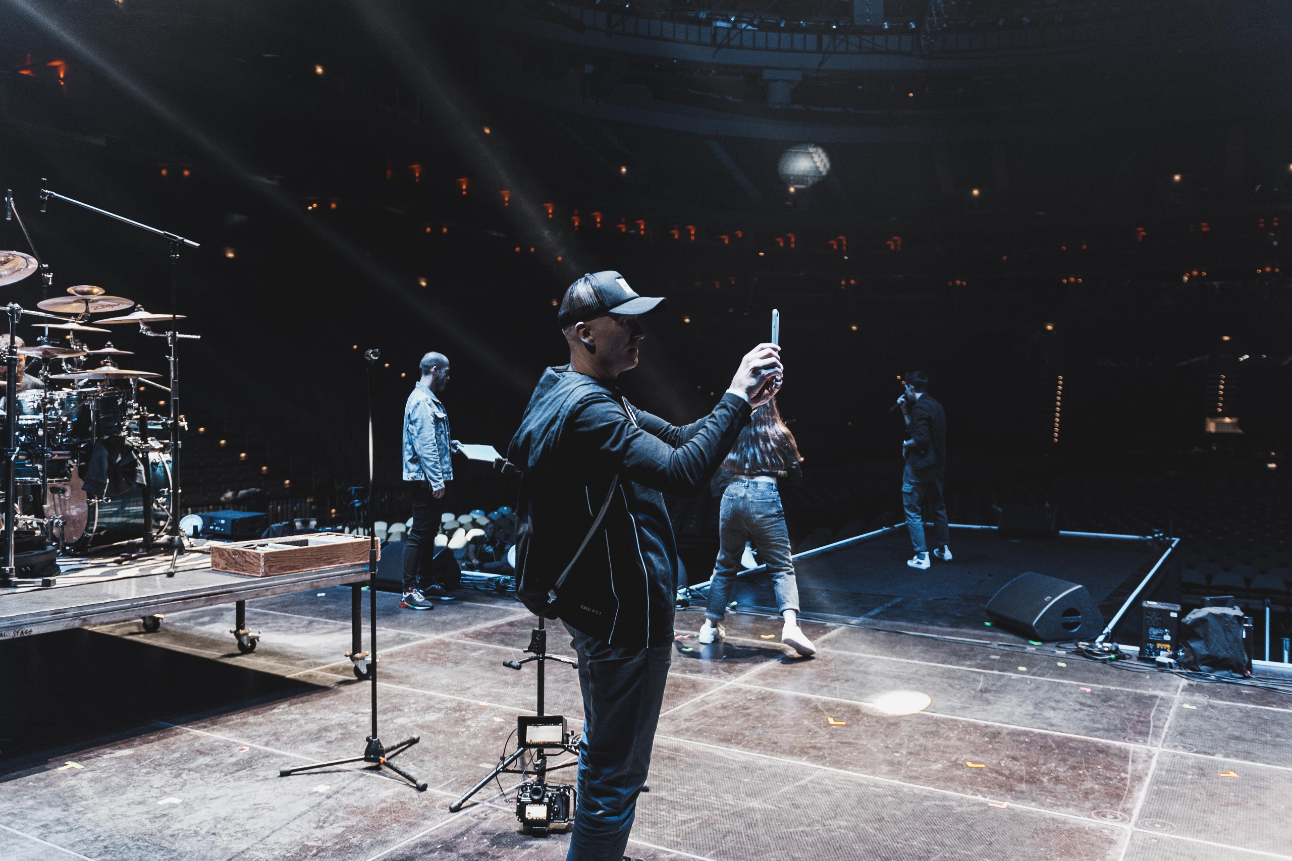 Event photography. Dana Lišková — Empathetic Photographer | Introspective Artist |Neurodivergent Coach | Founder of Artepy.cz