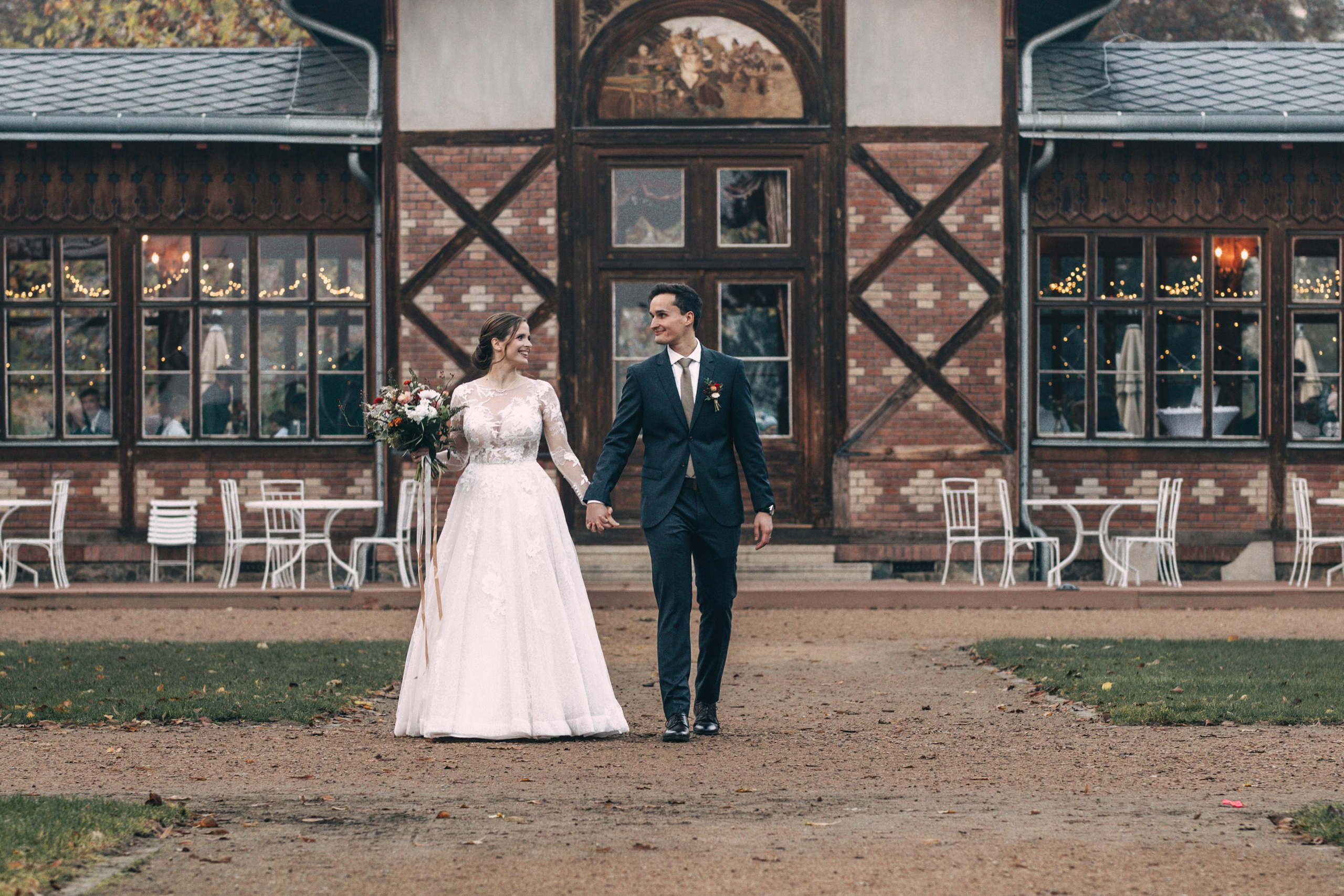 Svatební fotografka Praha. Dana Lišková — Empatická fotografka | Introspektivní umělkyně | Neurodivergentní koučka| Zakladatelka Artepy.cz