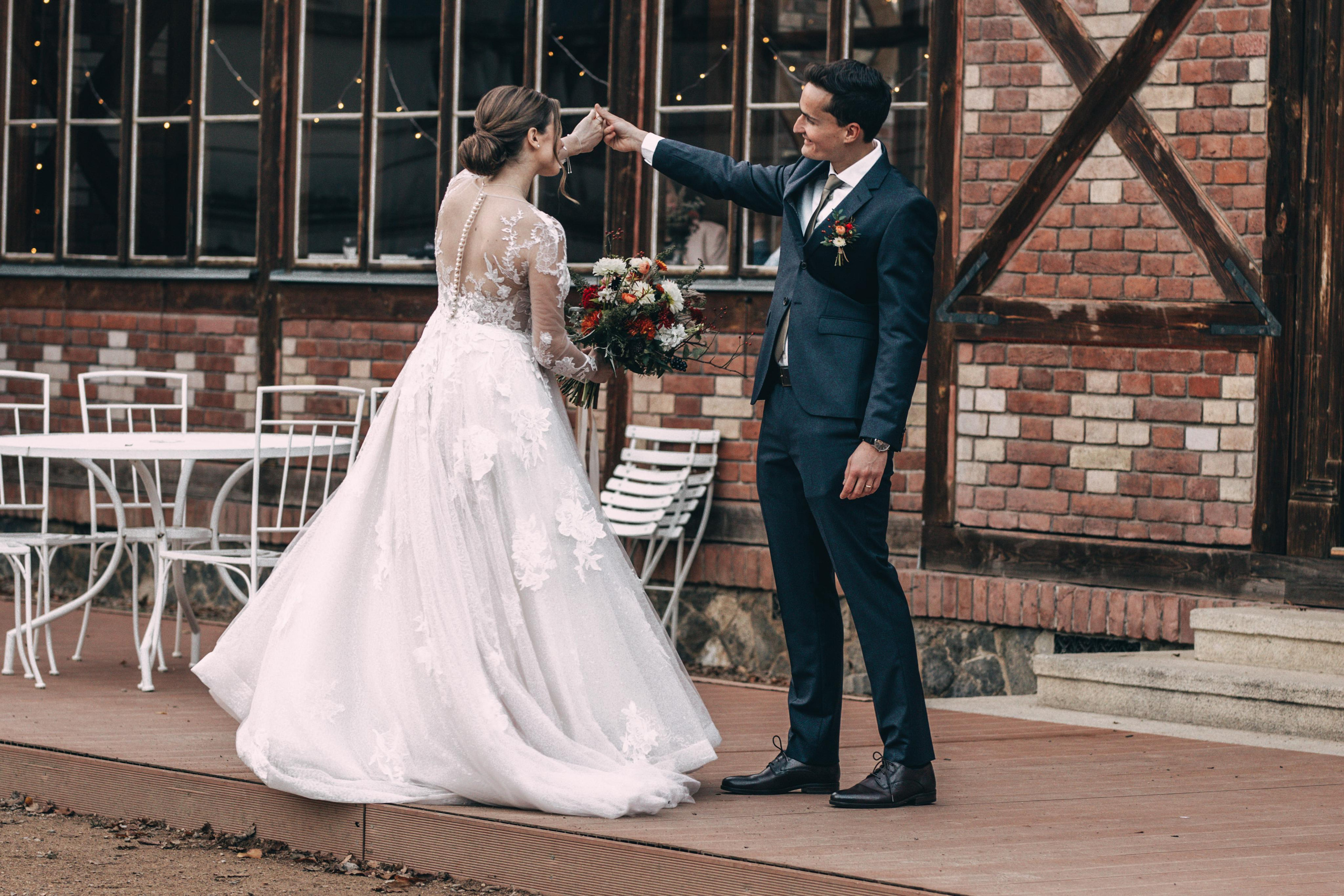 Svatební fotografka Praha. Dana Lišková — Empatická fotografka | Introspektivní umělkyně | Neurodivergentní koučka| Zakladatelka Artepy.cz