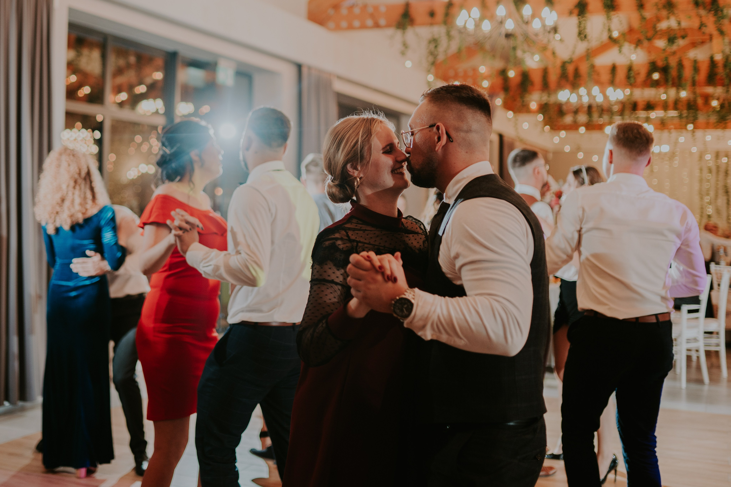 Sala Koralowa w Jaworzu: Opowieść o ślubie Nikoli i Kacpra. Karkowskafoto - fotografia miłości