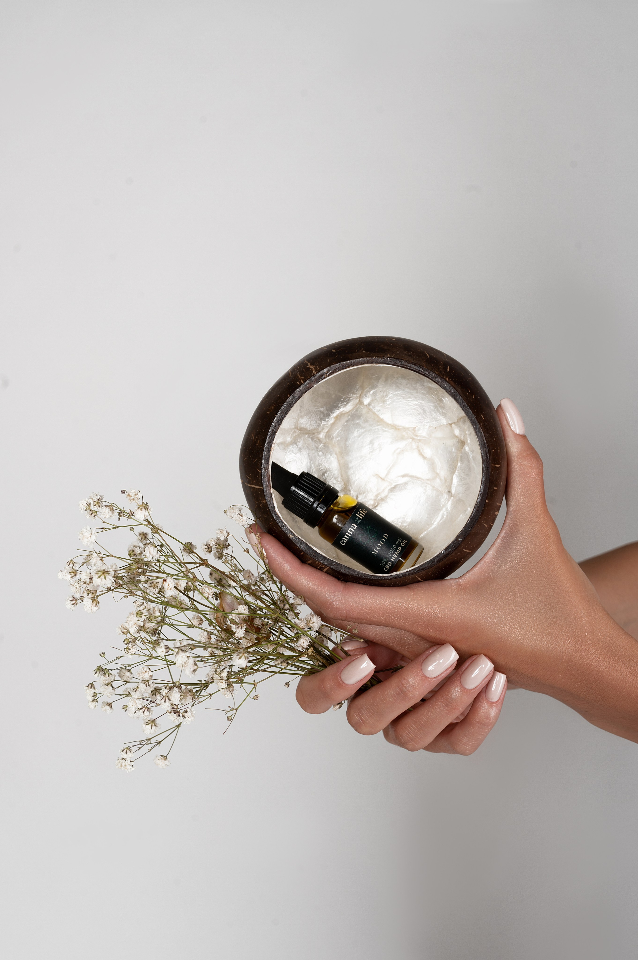 CannaXlife CBD products. ANNA-MARIA PHOTO CONTENT CREATOR — фотограф, естет, художник і візуальний експерт Instagram у Празі