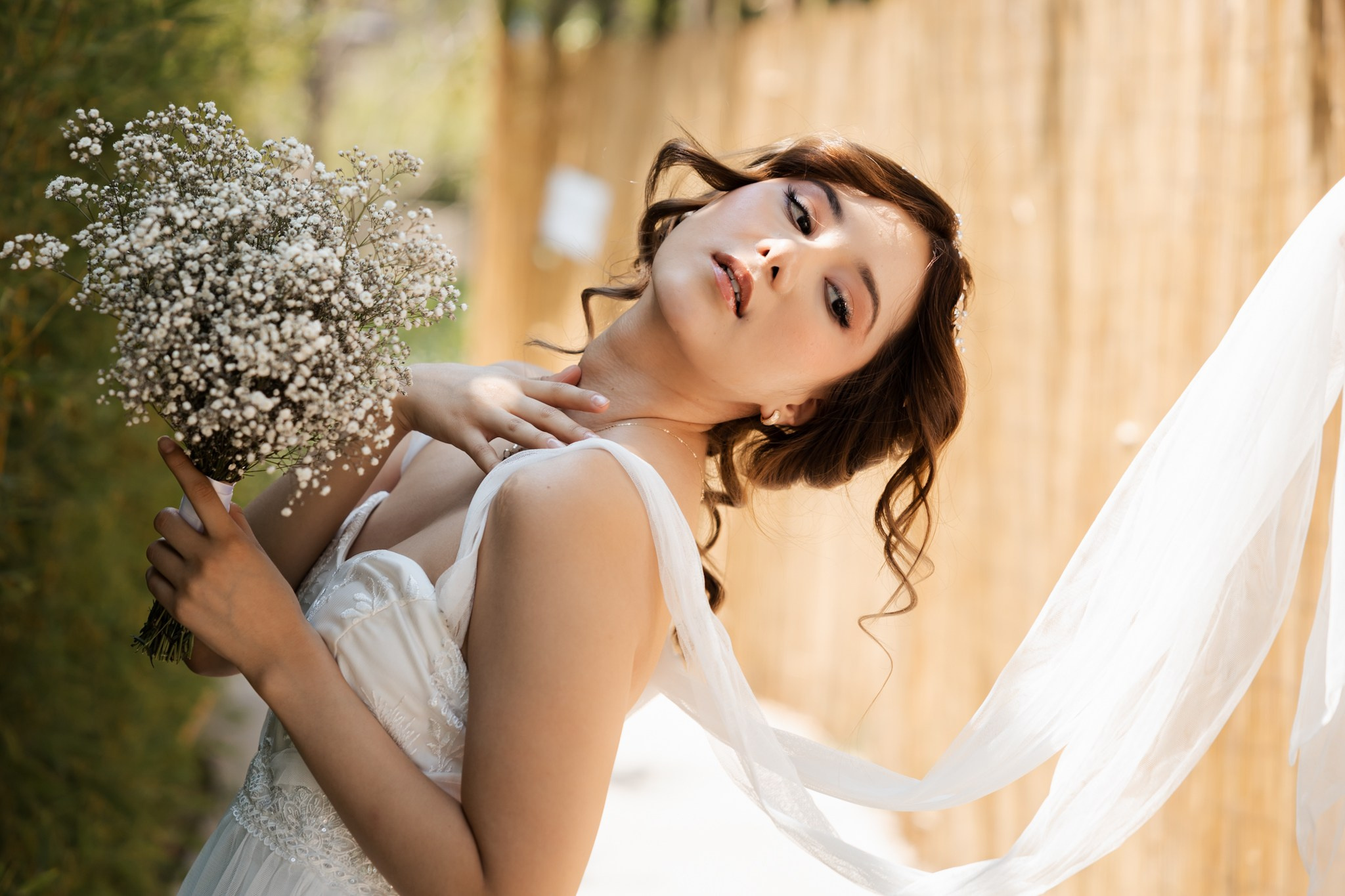 Solo Bride Photoshoot in Park. Lifestyle and Family Photographer in Pisek Oxana Telupilova