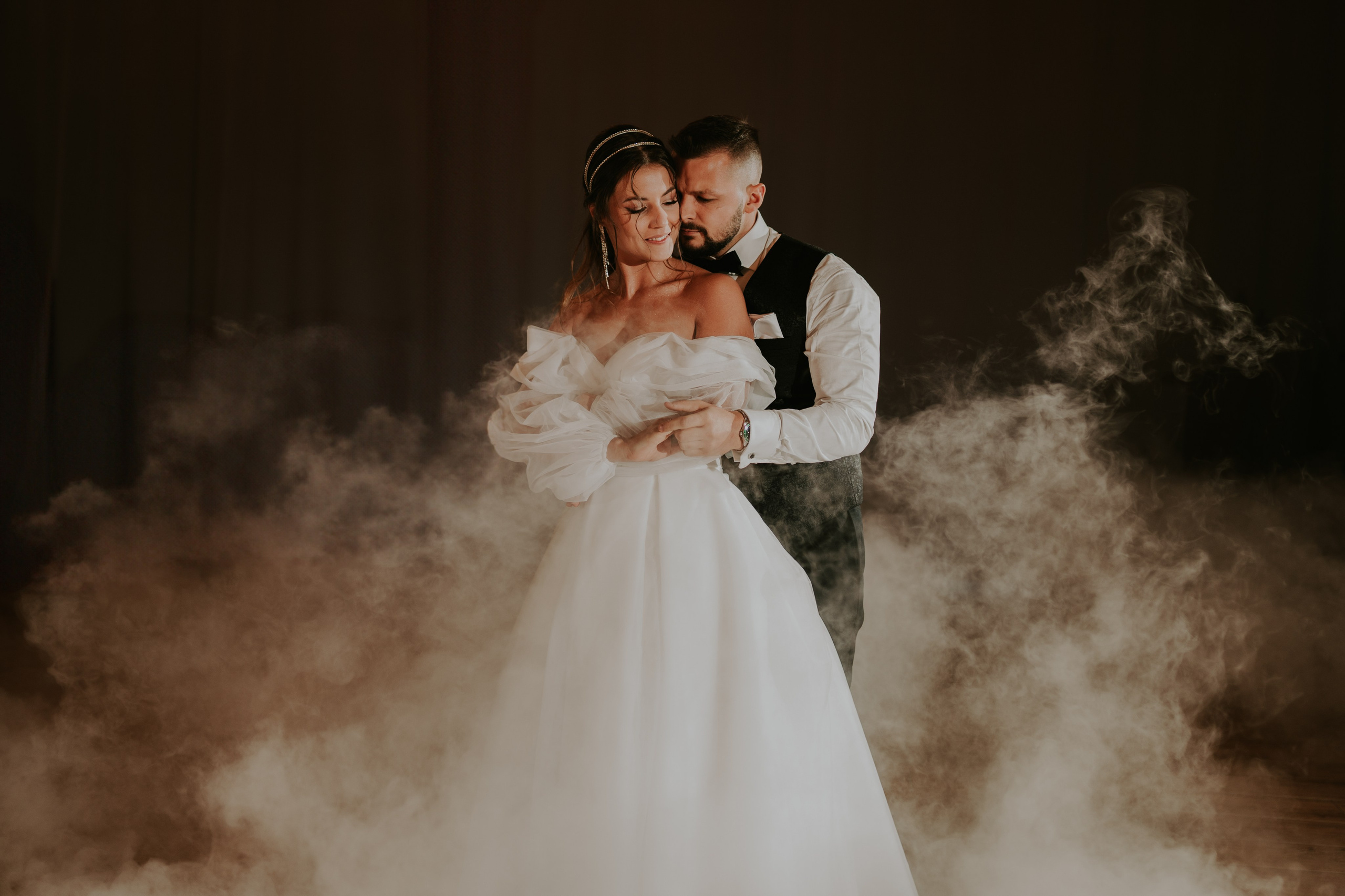 Sala Koralowa w Jaworzu: Opowieść o ślubie Nikoli i Kacpra. Karkowskafoto - fotografia miłości