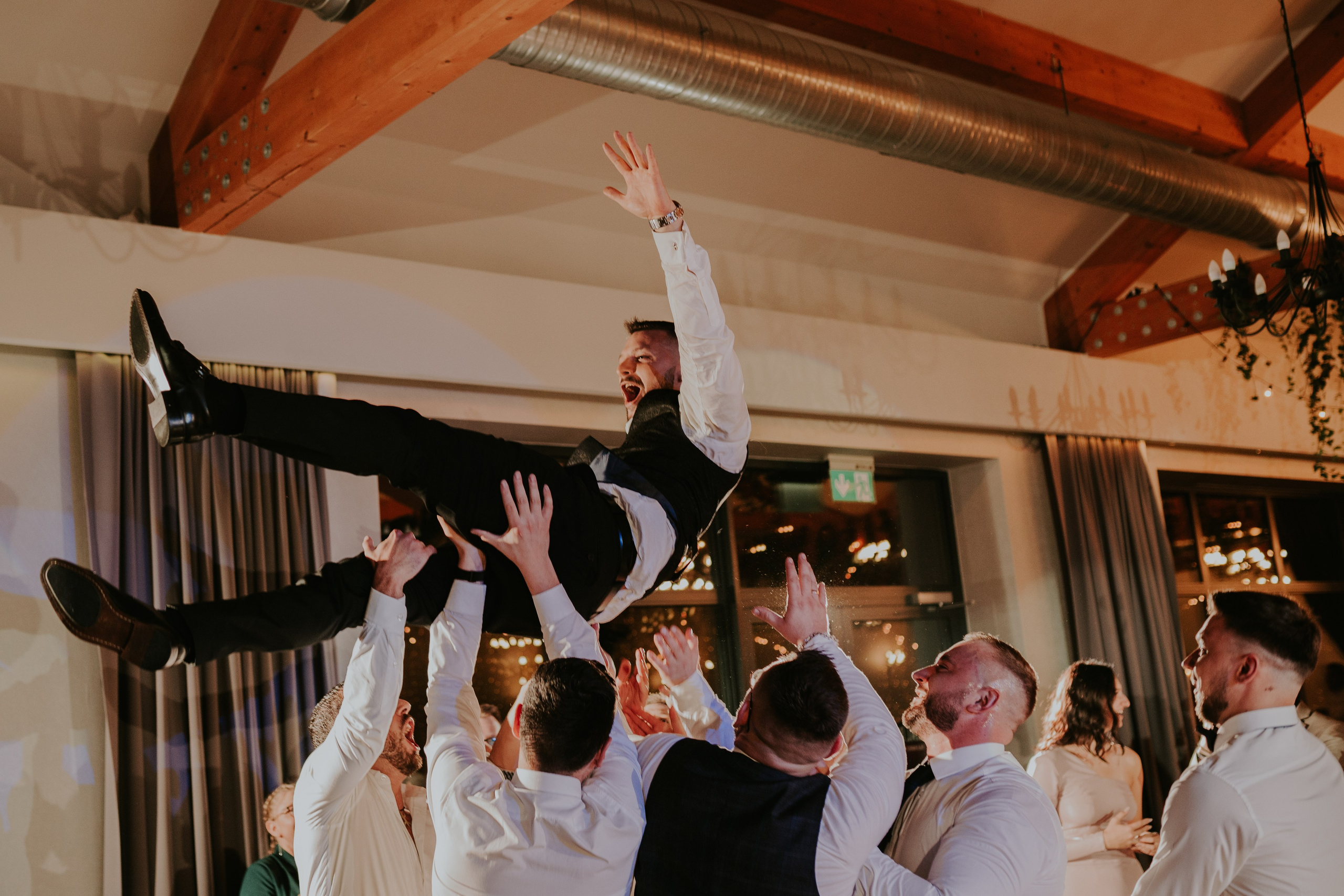 Sala Koralowa w Jaworzu: Opowieść o ślubie Nikoli i Kacpra. Karkowskafoto - fotografia miłości