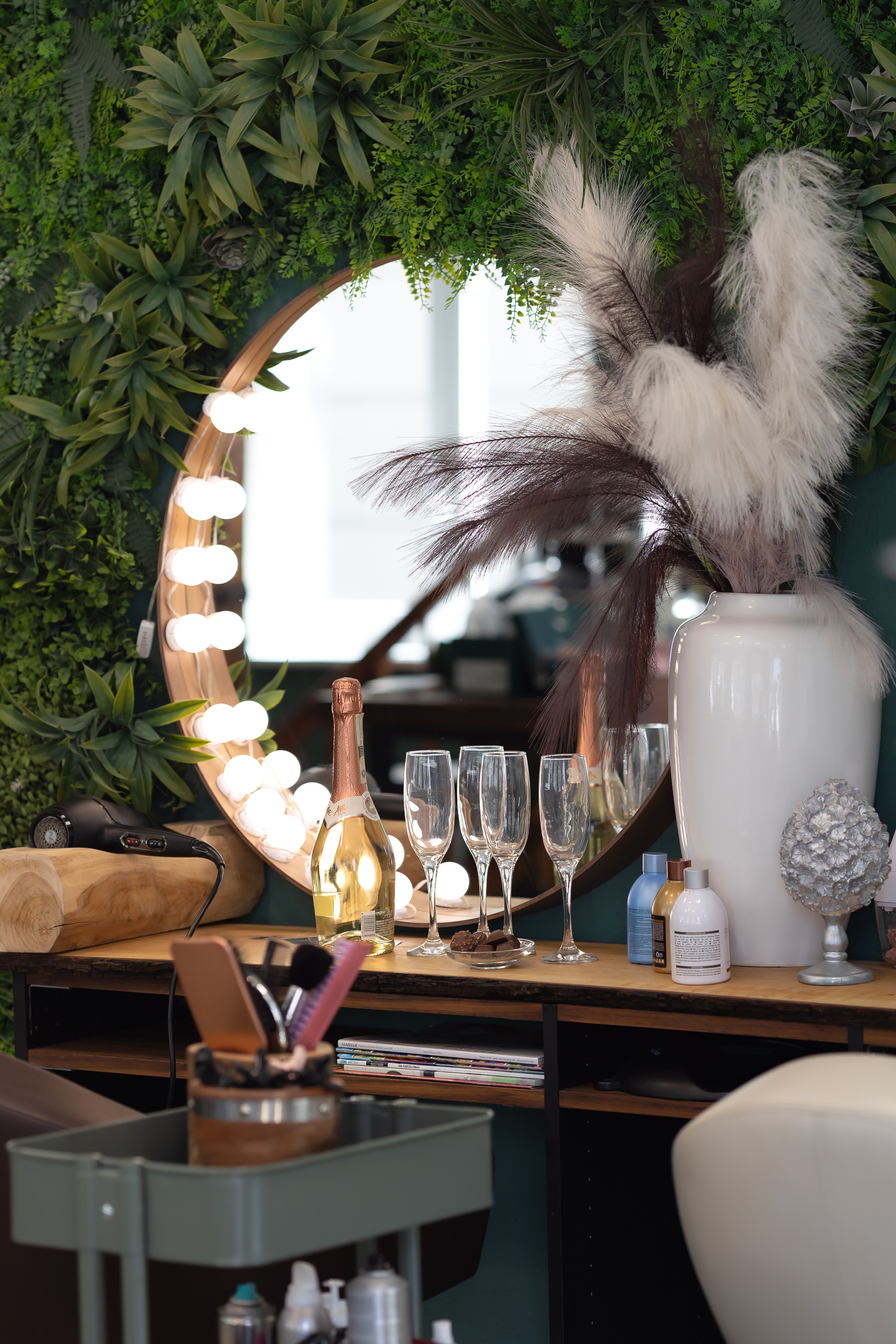 Haare und Nägel. www.bonbon-studio.de. Adelya Tomin