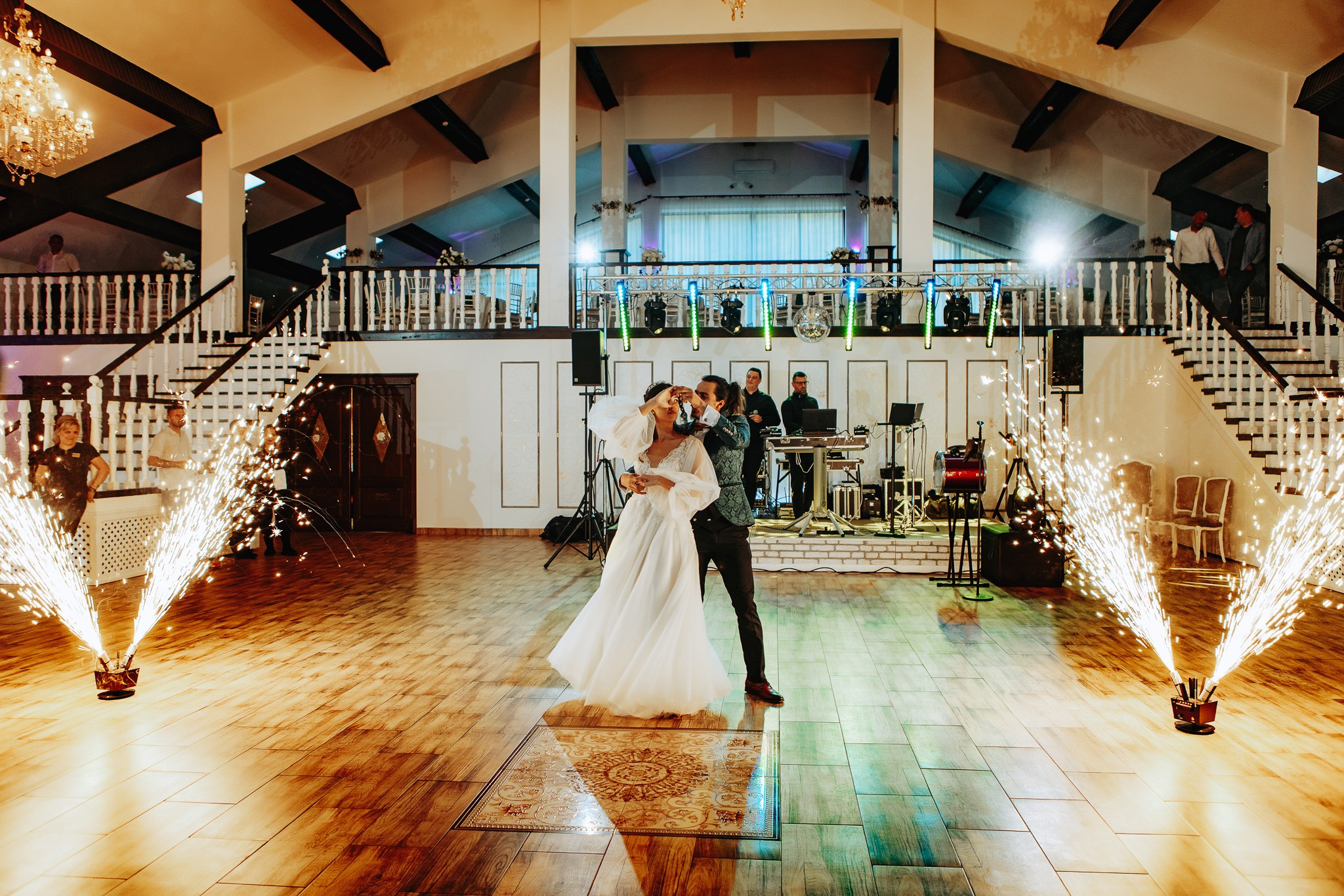 Radu si Diana. Wedding photographer and videographer