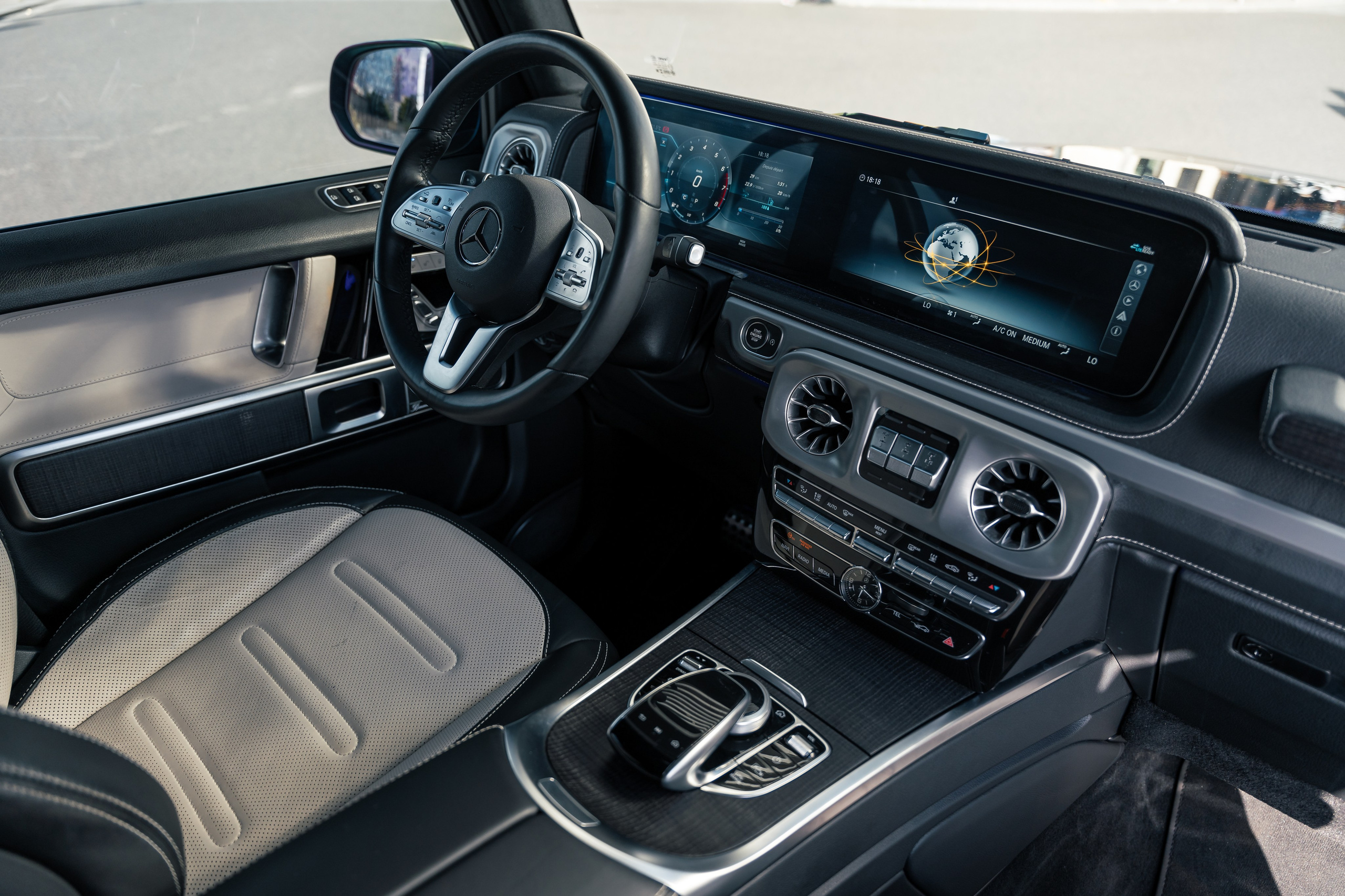 Mercedes-Benz G500. Photographe de voitures à Paris — Vitalii Motruk