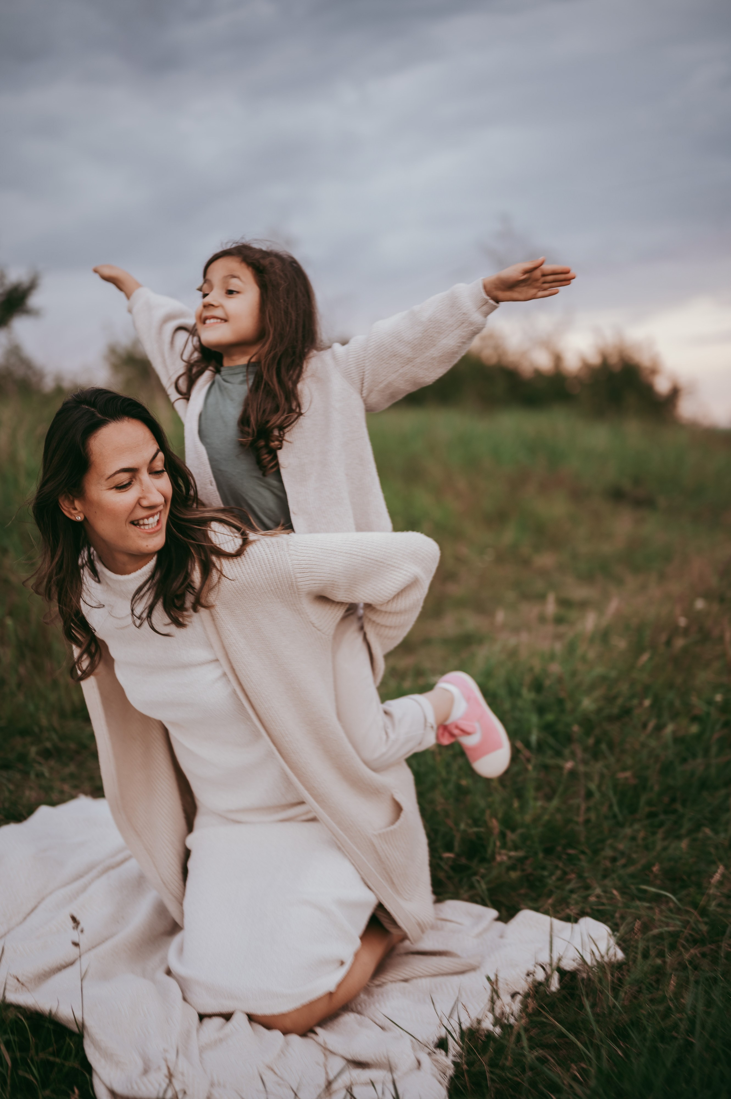 Bojana i Srna / mammy and me photosession. Deciji i porodicni fotograf u Beogradu Oksana Skendzic