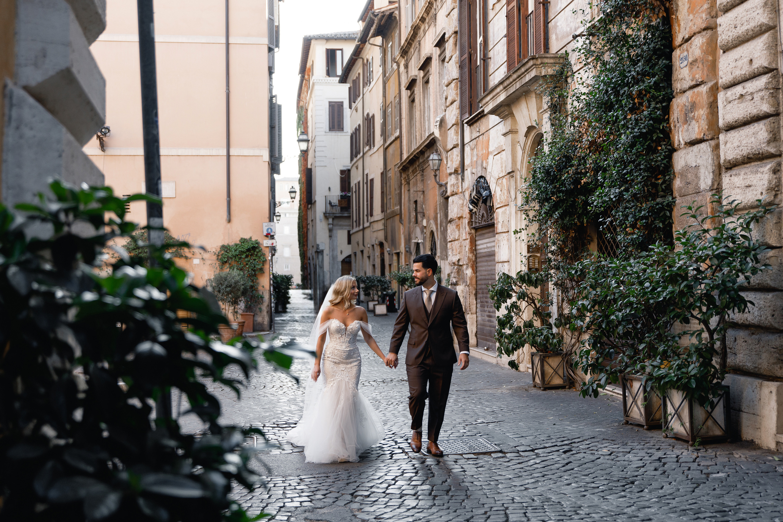 Wedding photographer in Rome. Wedding Photographer Rome Tuscany Como Sicily Puglia Amalfy Italy- Oksana Savenchuk
